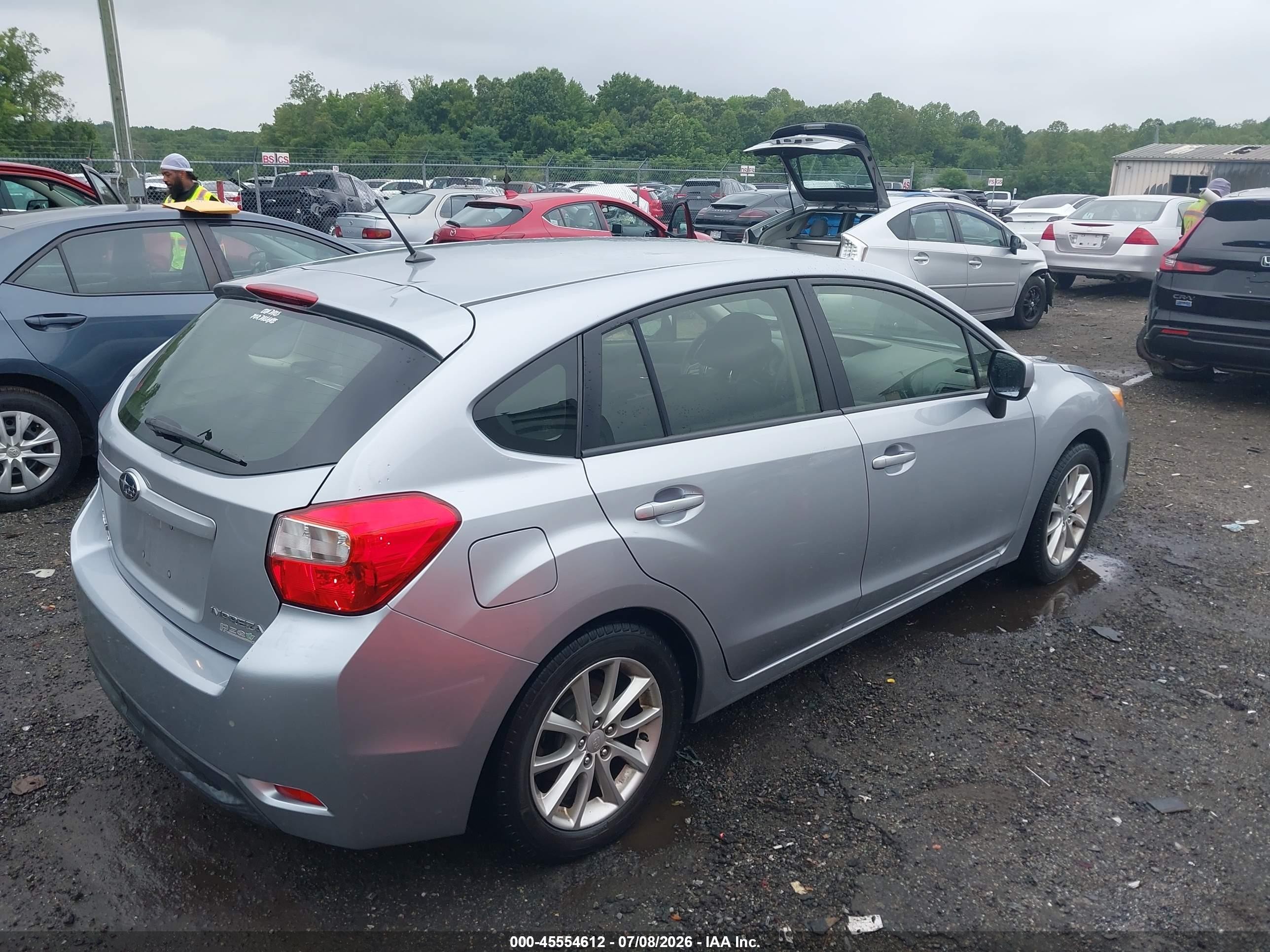 2013 Subaru Impreza 2.0i Premium Серебряный vin: JF1GPAC65DH207660