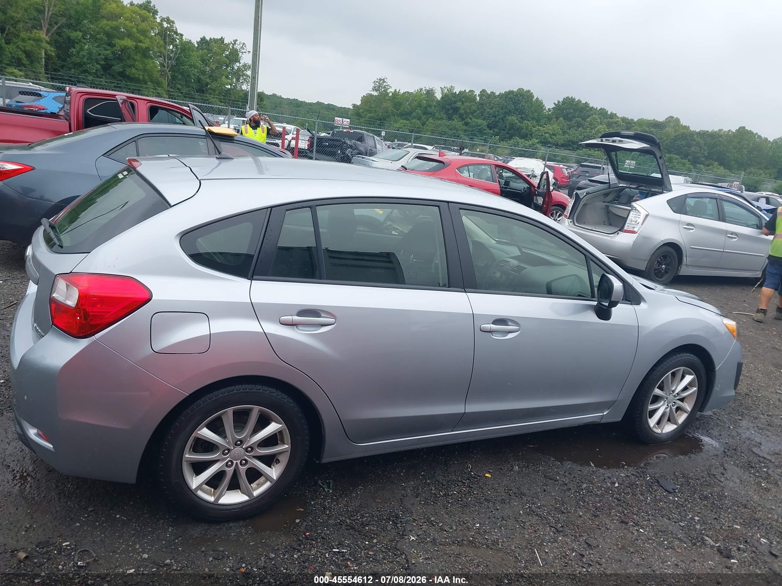 2013 Subaru Impreza 2.0i Premium Серебряный vin: JF1GPAC65DH207660