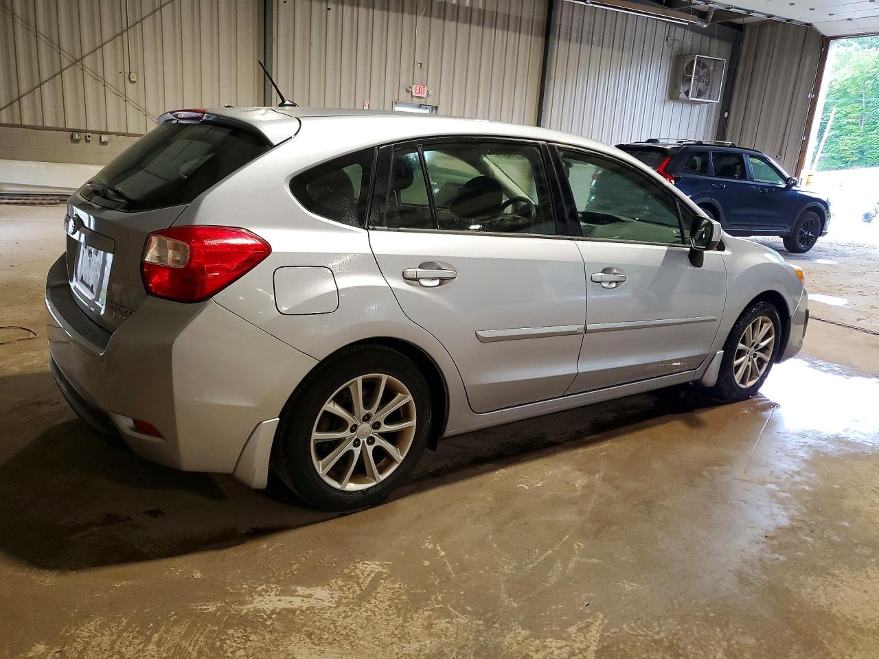 2014 Subaru Impreza Premium Серебряный vin: JF1GPAC65E8279220
