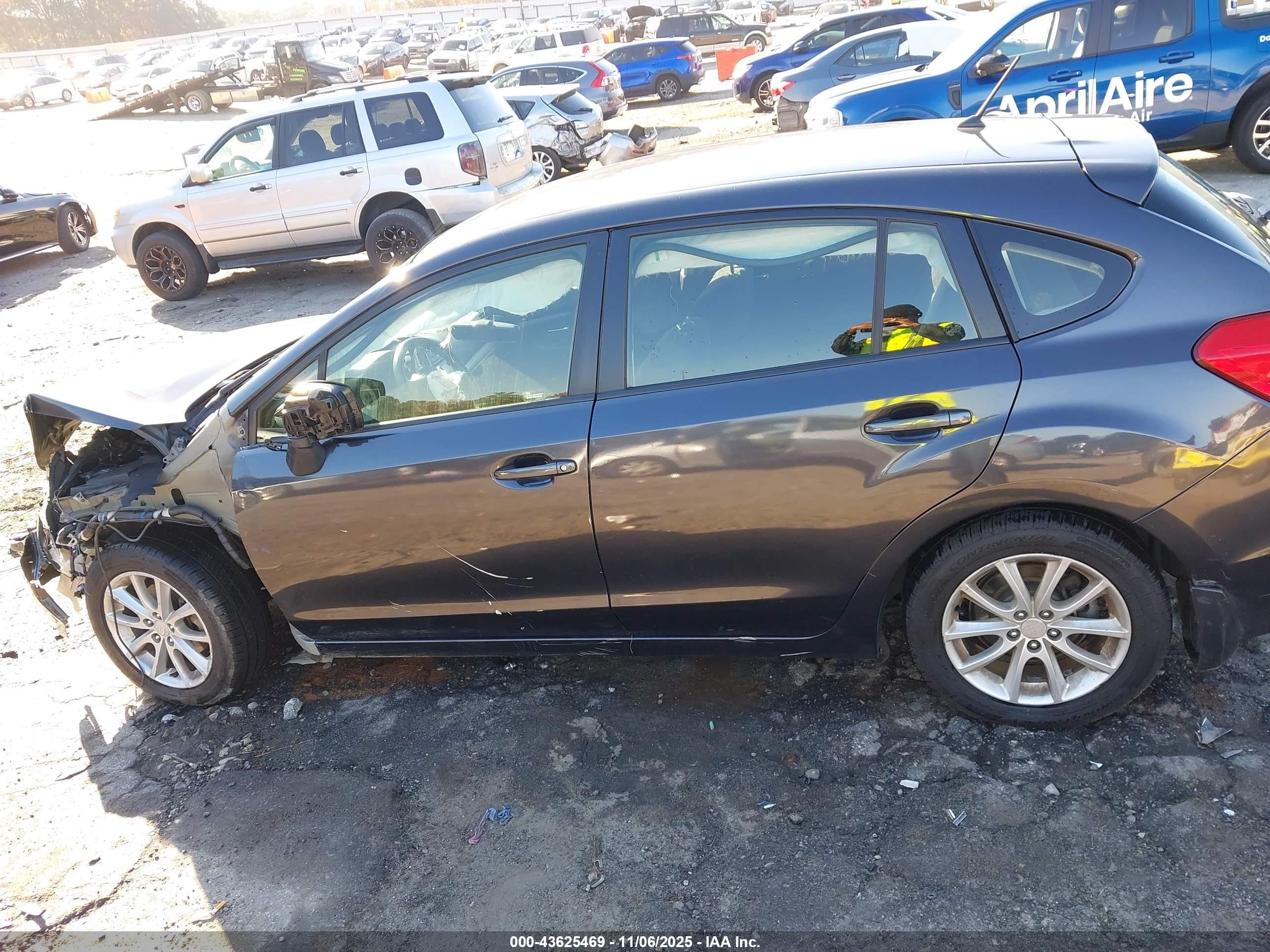 2014 Subaru Impreza 2.0i Premium Gray vin: JF1GPAC65EH330800
