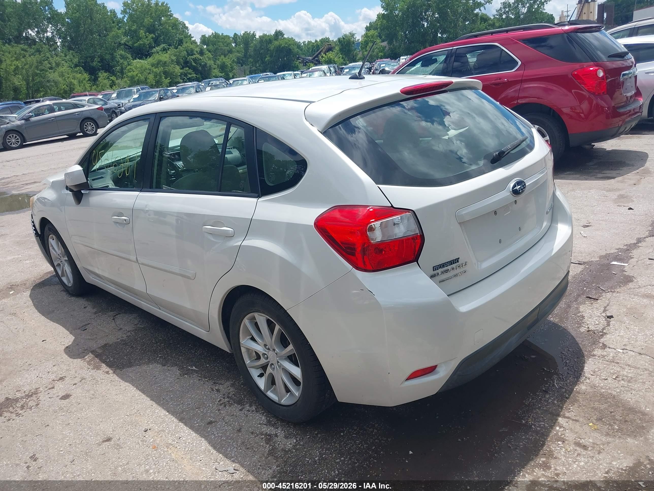 2012 Subaru Impreza 2.0i Premium White vin: JF1GPAC67CH213569