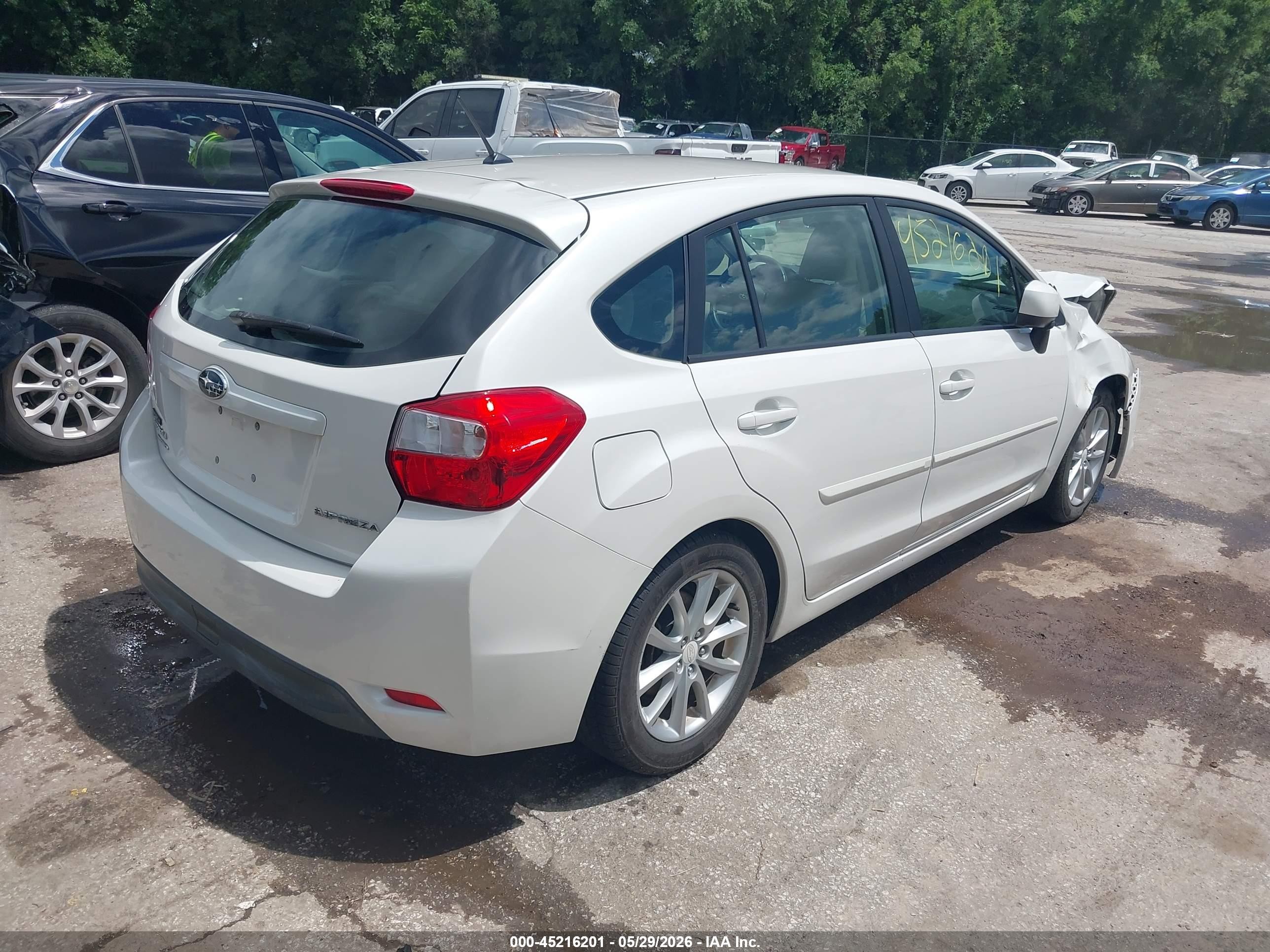 2012 Subaru Impreza 2.0i Premium White vin: JF1GPAC67CH213569