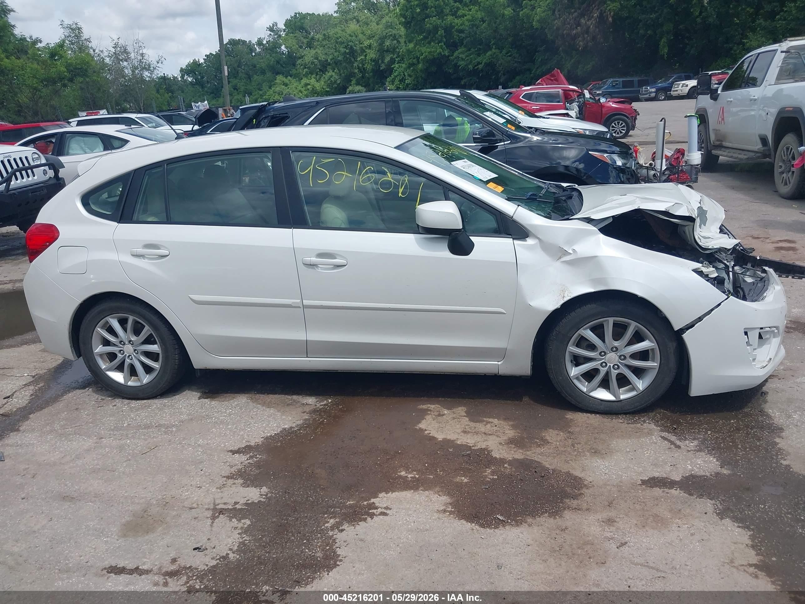 2012 Subaru Impreza 2.0i Premium White vin: JF1GPAC67CH213569