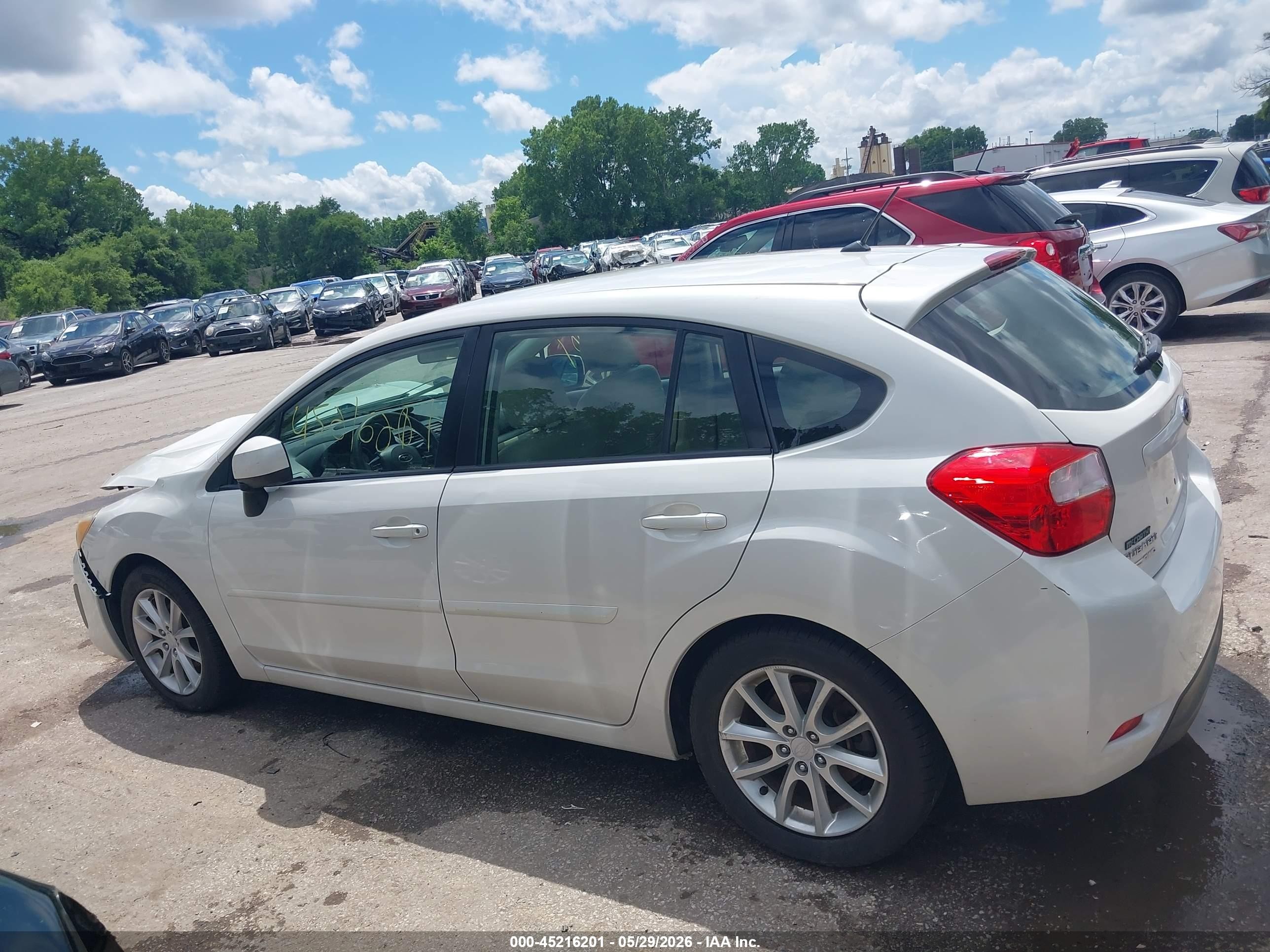 2012 Subaru Impreza 2.0i Premium White vin: JF1GPAC67CH213569
