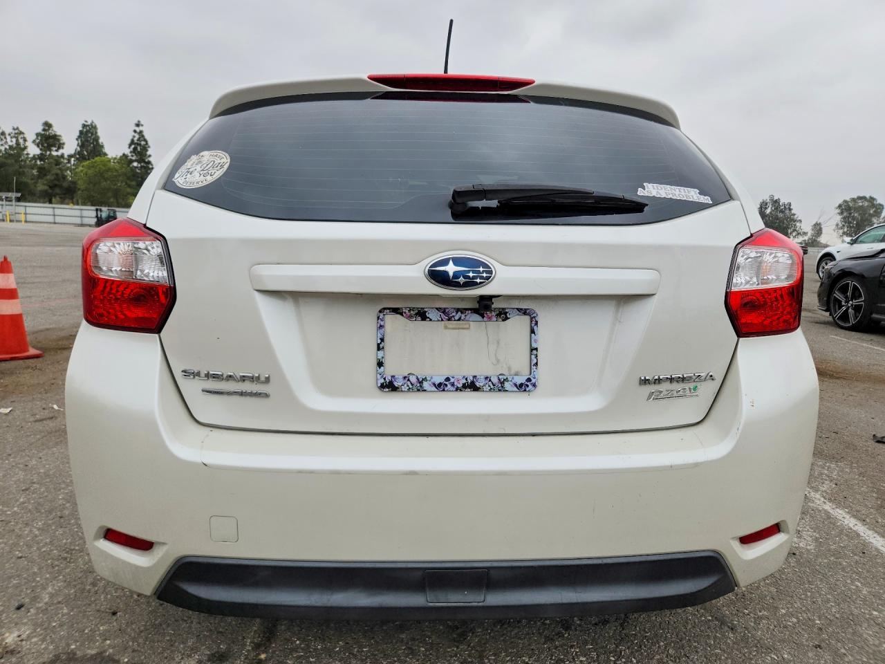 2014 Subaru Impreza Premium White vin: JF1GPAC67E8238118
