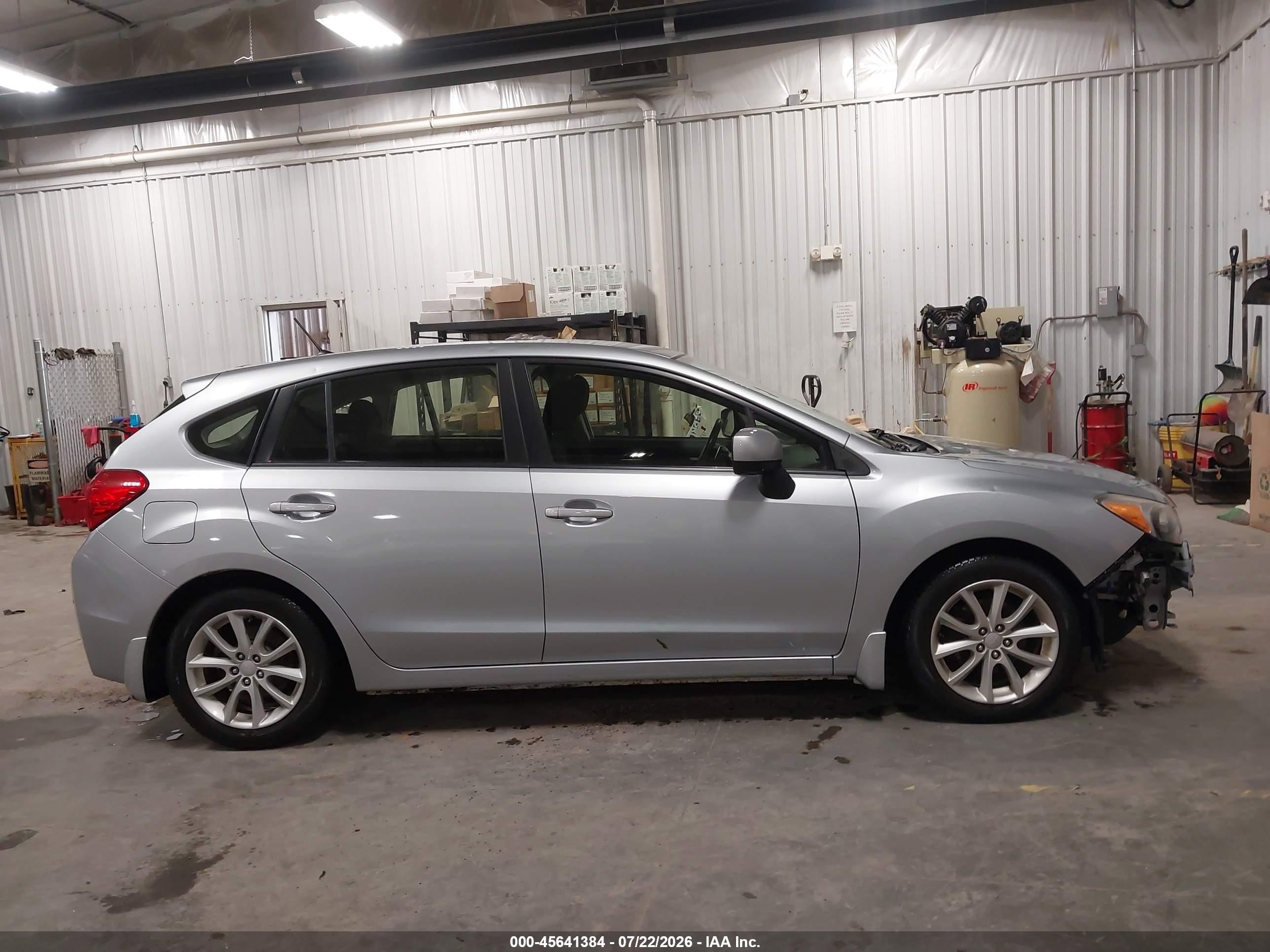 2013 Subaru Impreza 2.0i Premium Silver vin: JF1GPAC68DH800185
