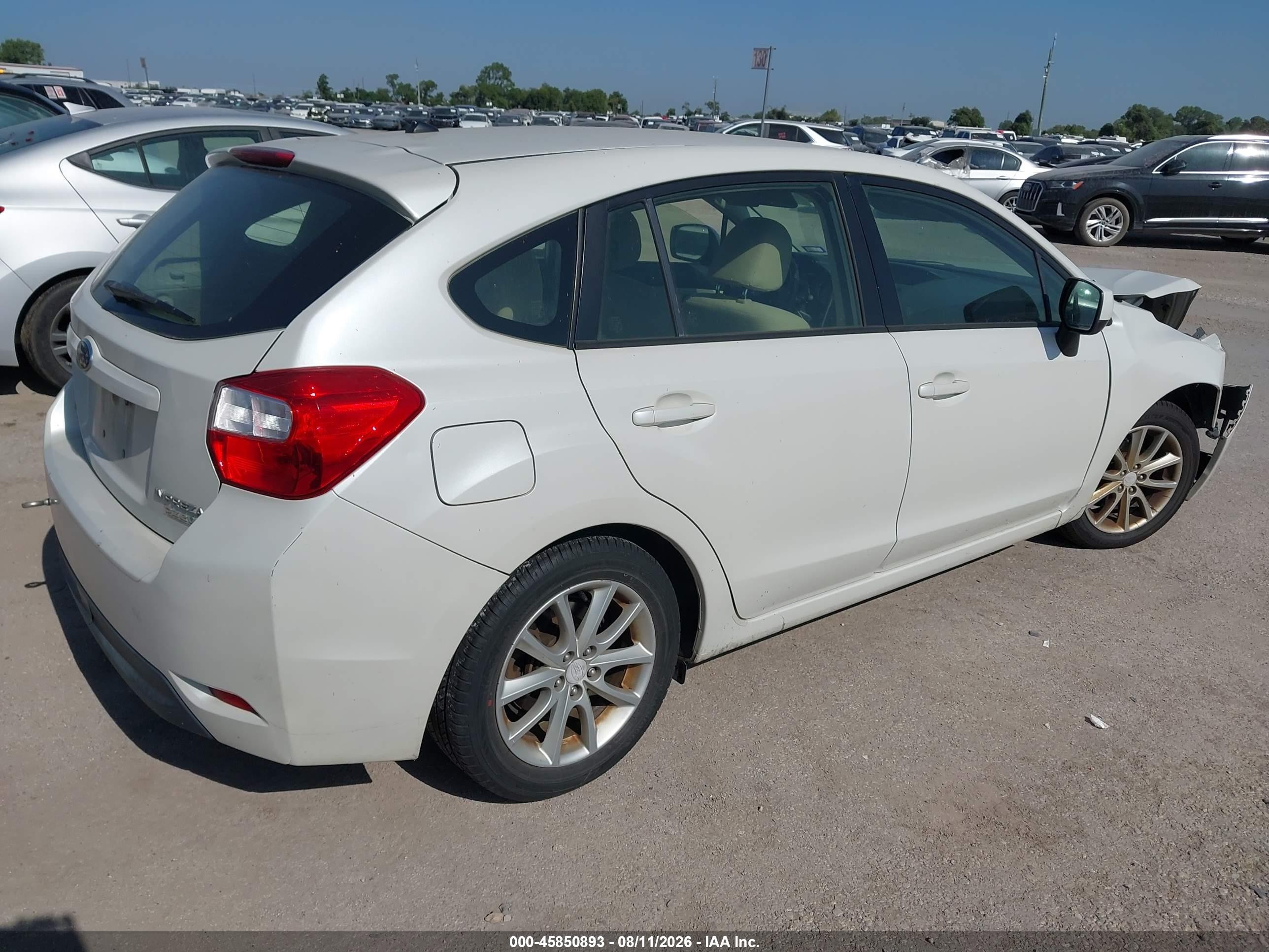 2014 Subaru Impreza 2.0i Premium White vin: JF1GPAC68E8262802