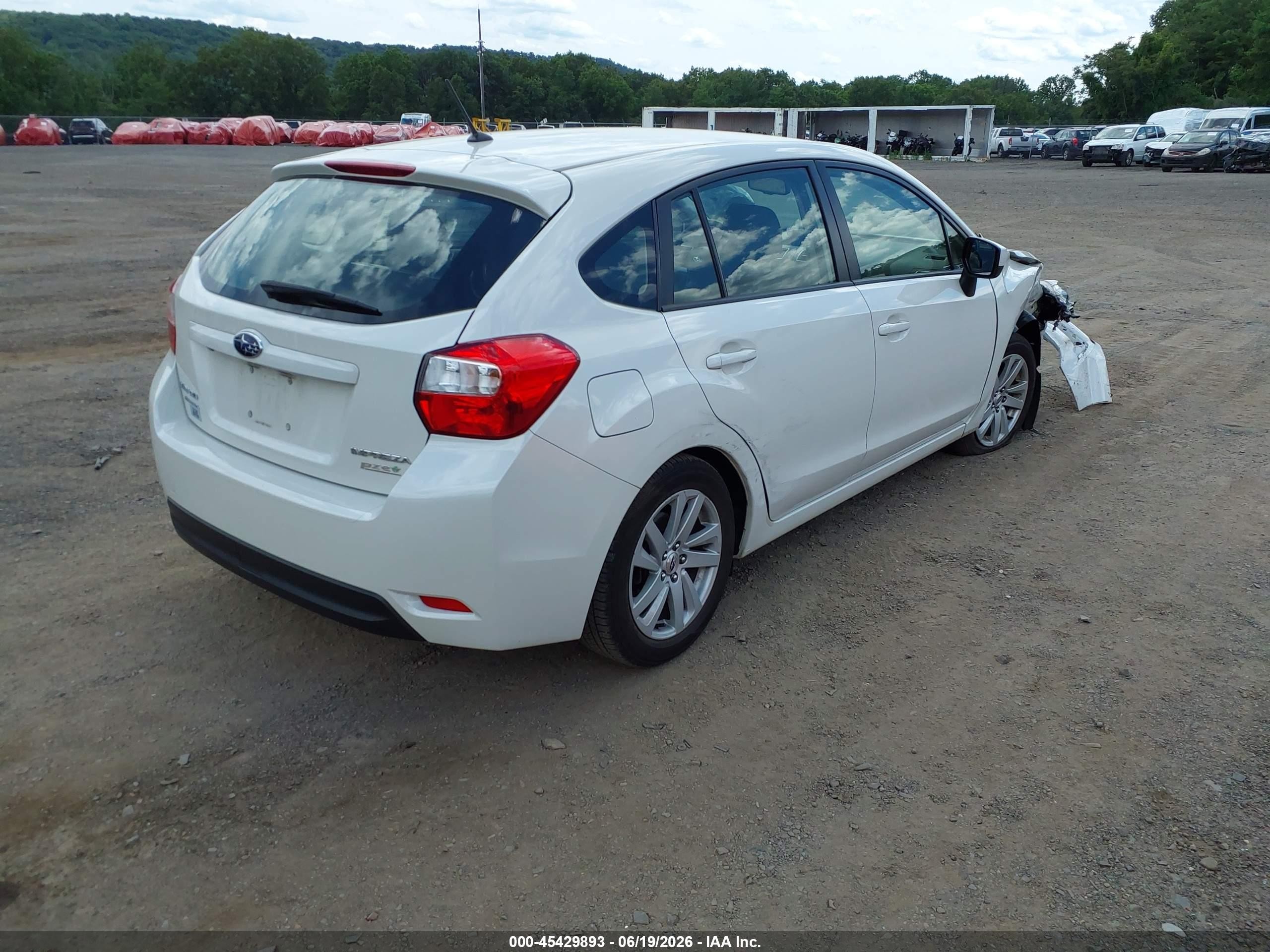 2015 Subaru Impreza 2.0i Premium White vin: JF1GPAC68F8223614