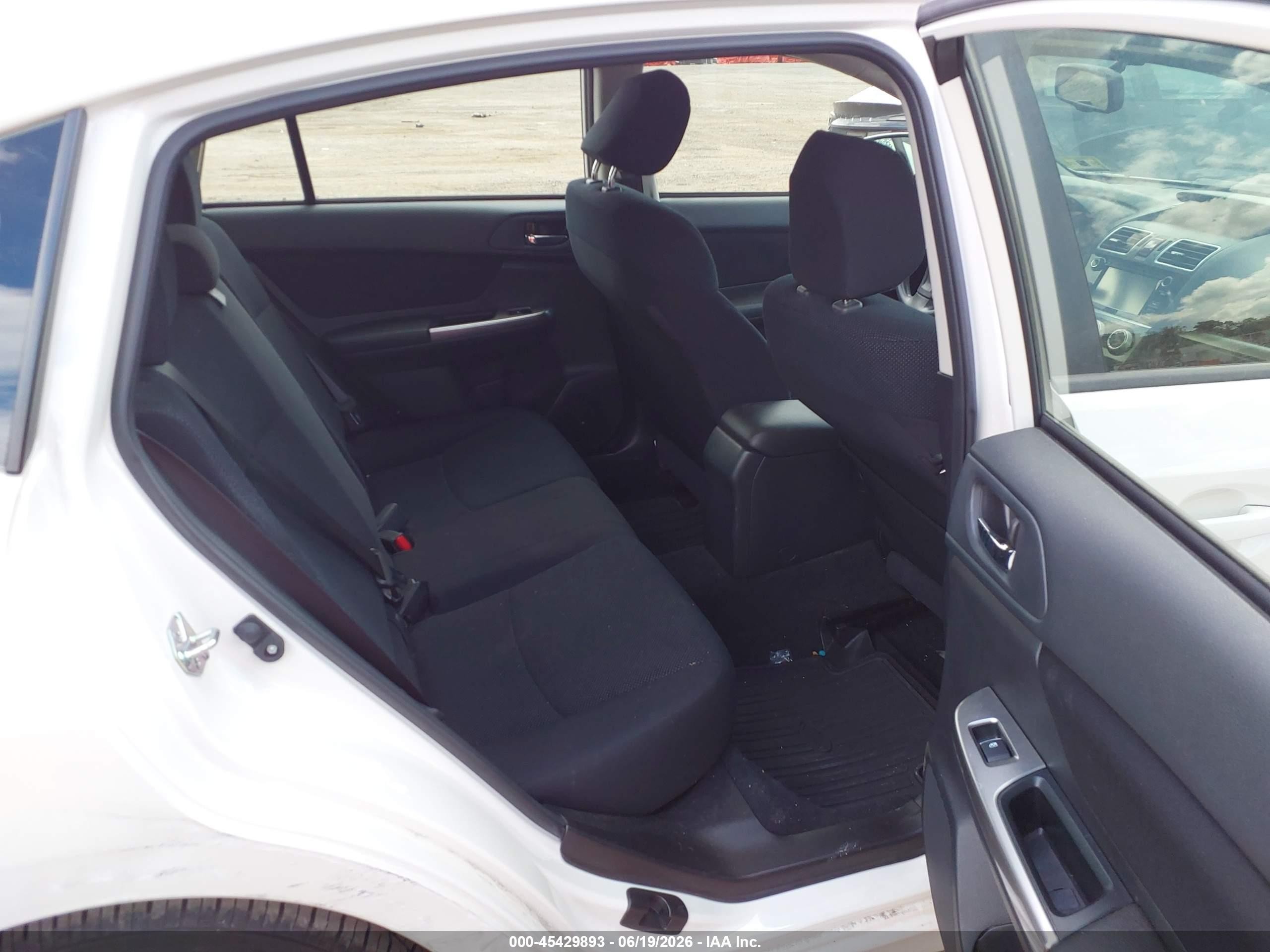 2015 Subaru Impreza 2.0i Premium White vin: JF1GPAC68F8223614