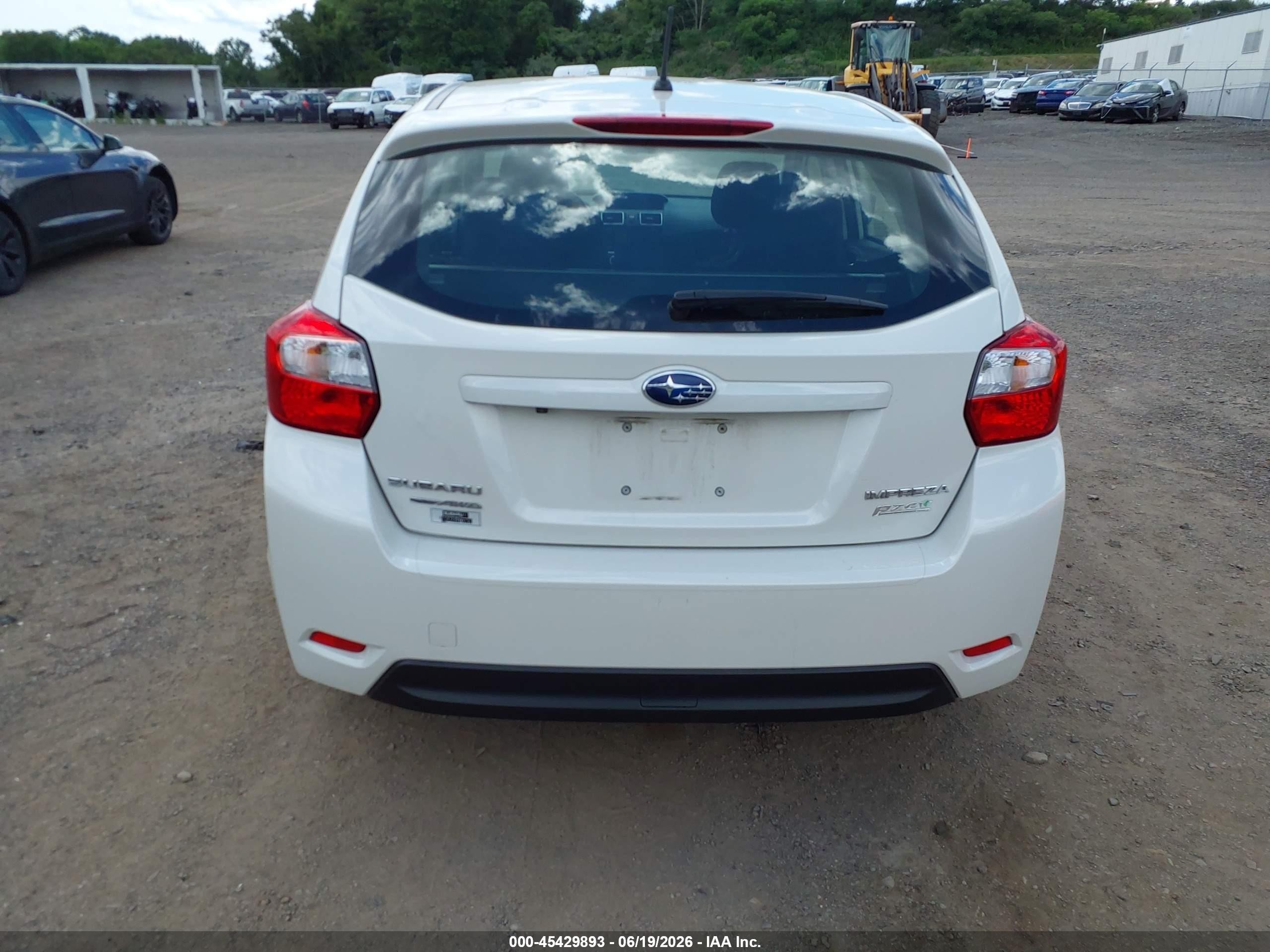 2015 Subaru Impreza 2.0i Premium White vin: JF1GPAC68F8223614
