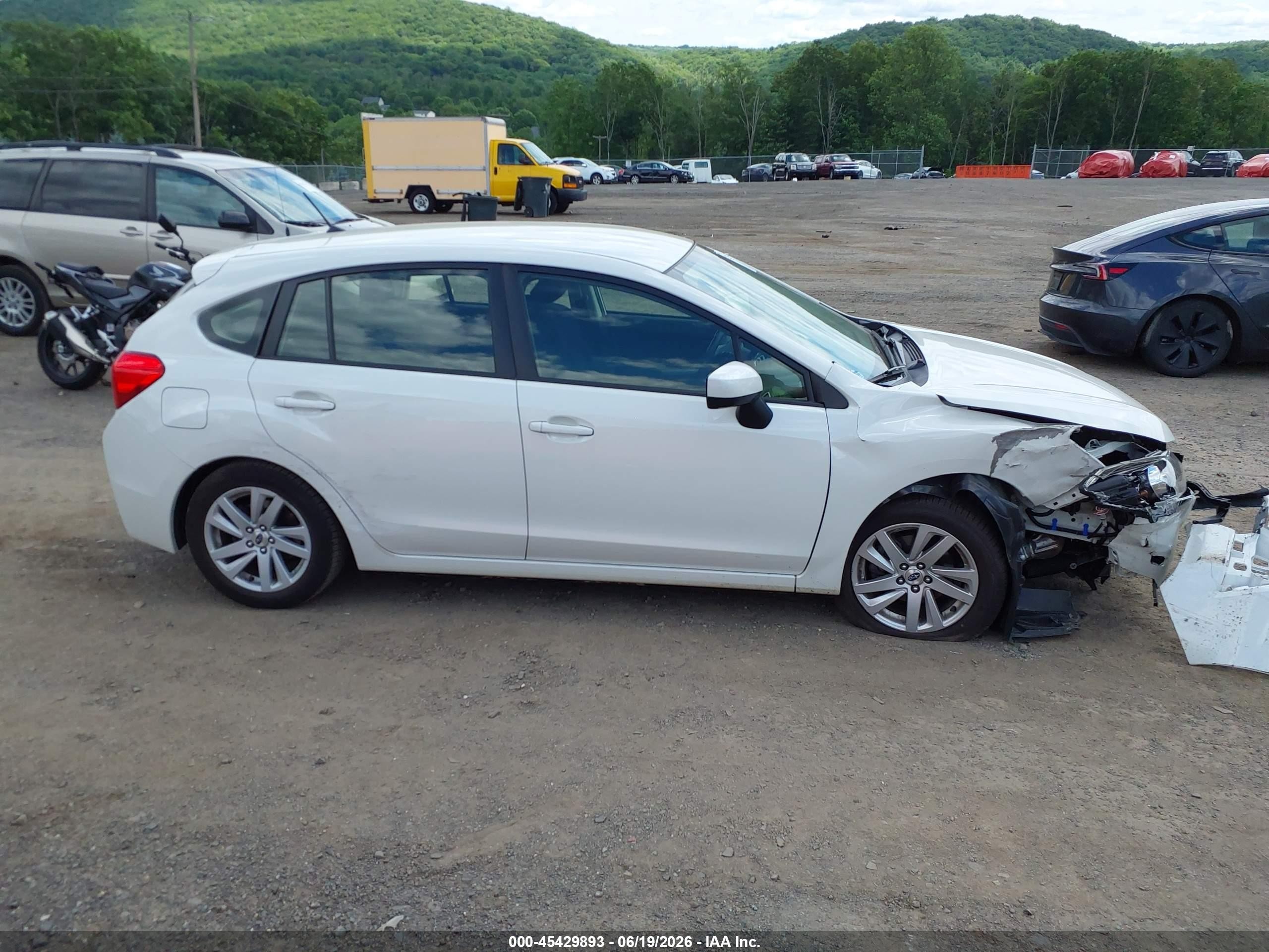 2015 Subaru Impreza 2.0i Premium White vin: JF1GPAC68F8223614