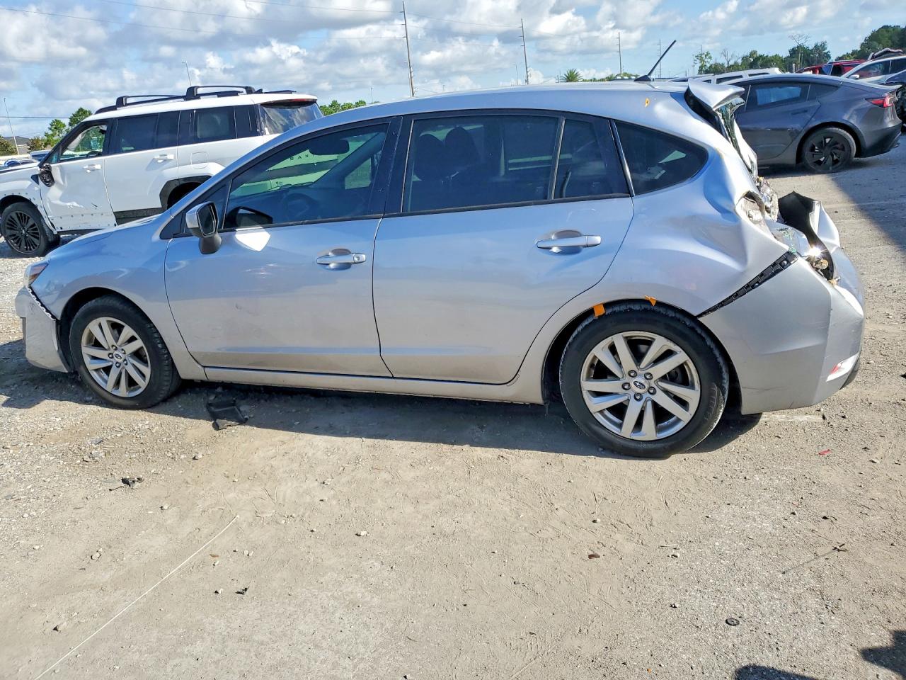 2015 Subaru Impreza Premium Silver vin: JF1GPAC6XF8321043