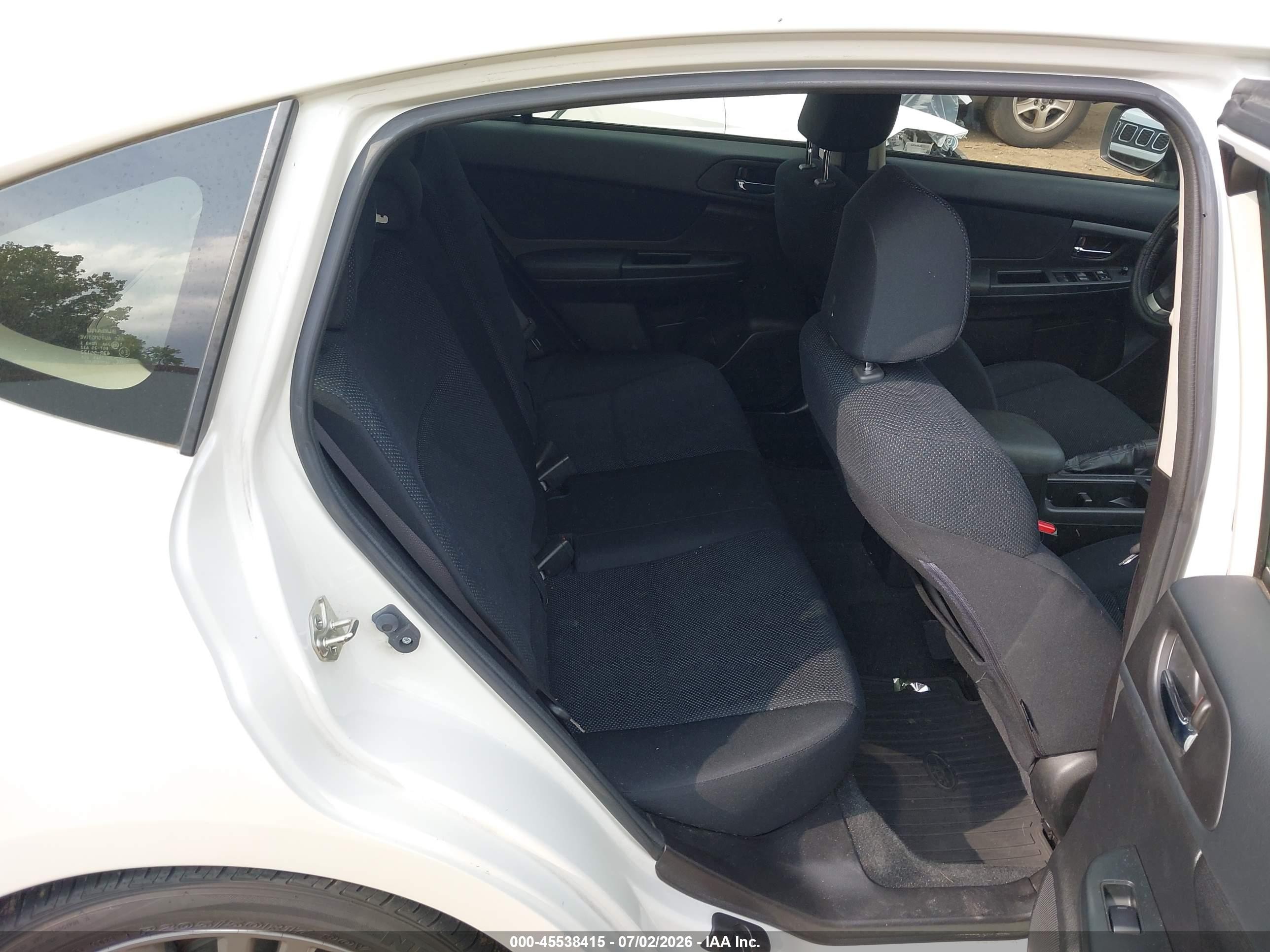 2014 Subaru Impreza 2.0i Premium White vin: JF1GPAD60E8261108