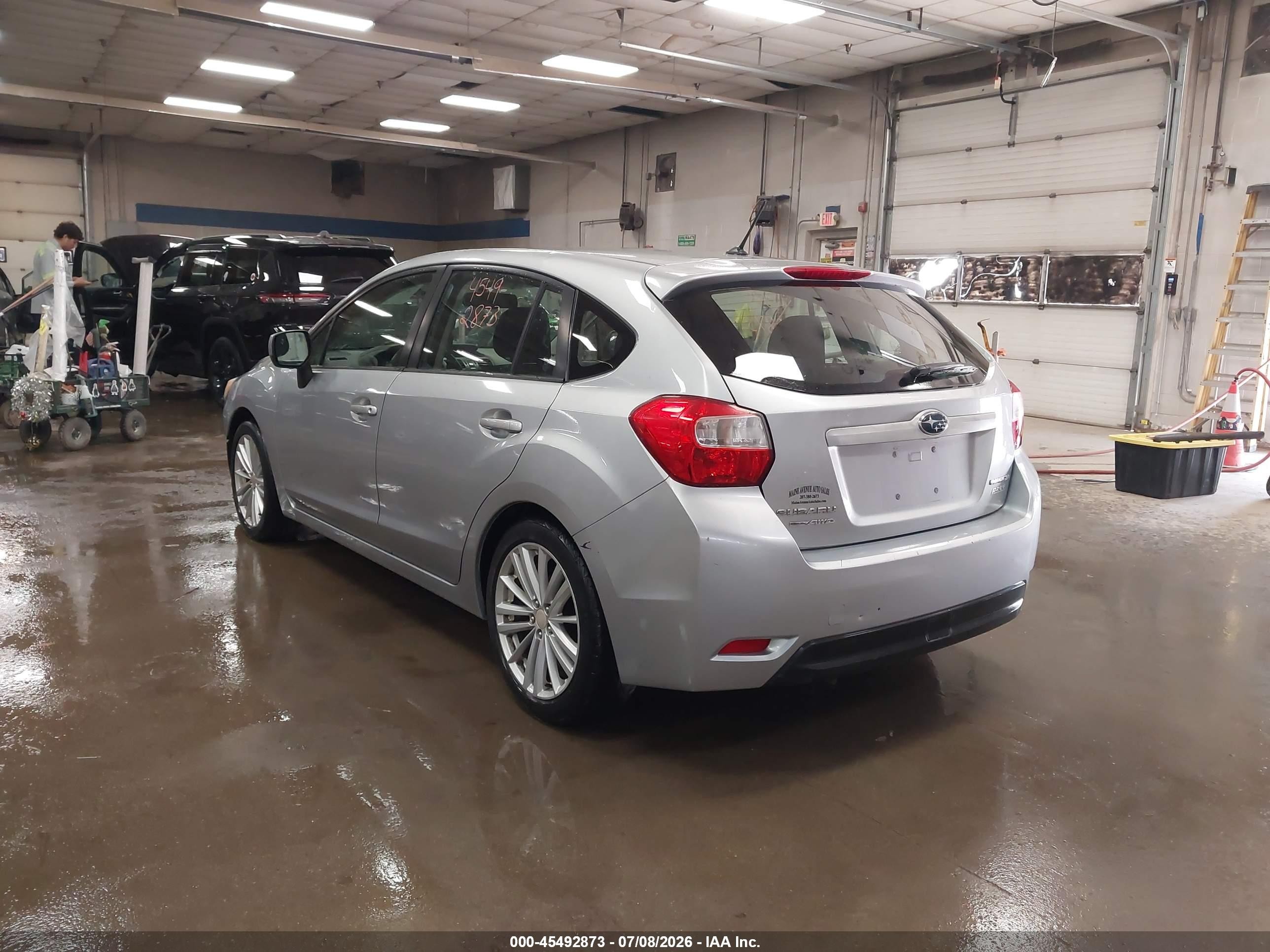 2012 Subaru Impreza 2.0i Premium Silver vin: JF1GPAD62CH200050