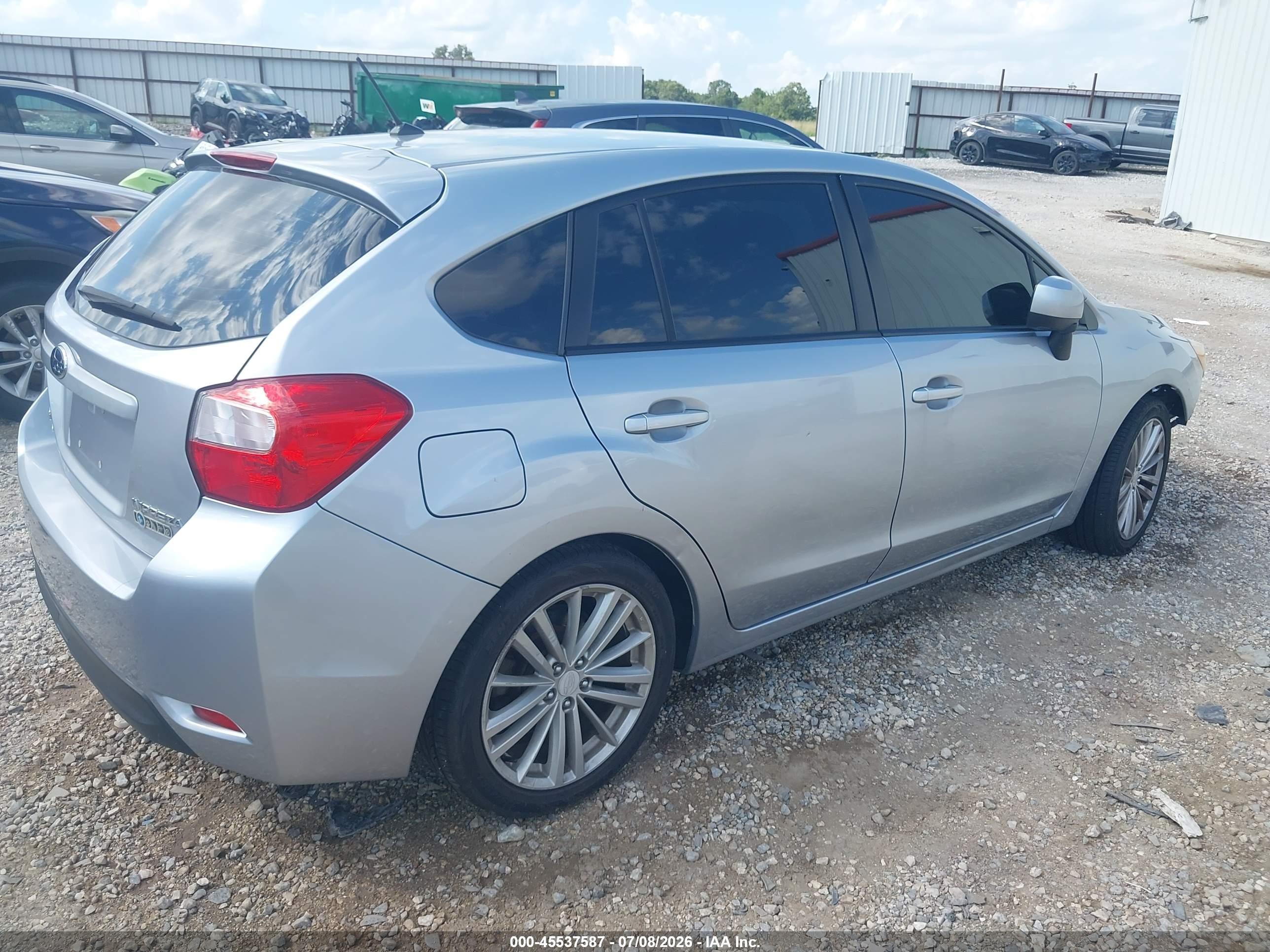 2012 Subaru Impreza 2.0i Premium Silver vin: JF1GPAD62CH201957