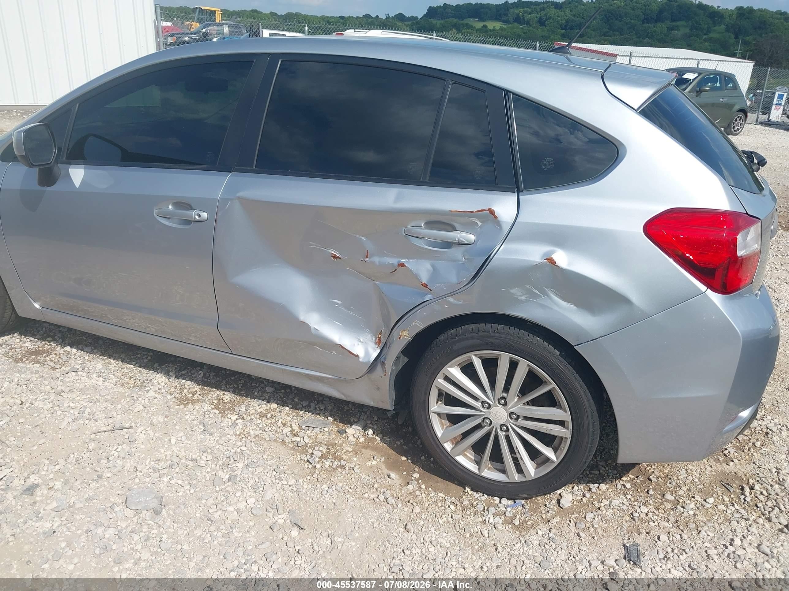 2012 Subaru Impreza 2.0i Premium Silver vin: JF1GPAD62CH201957