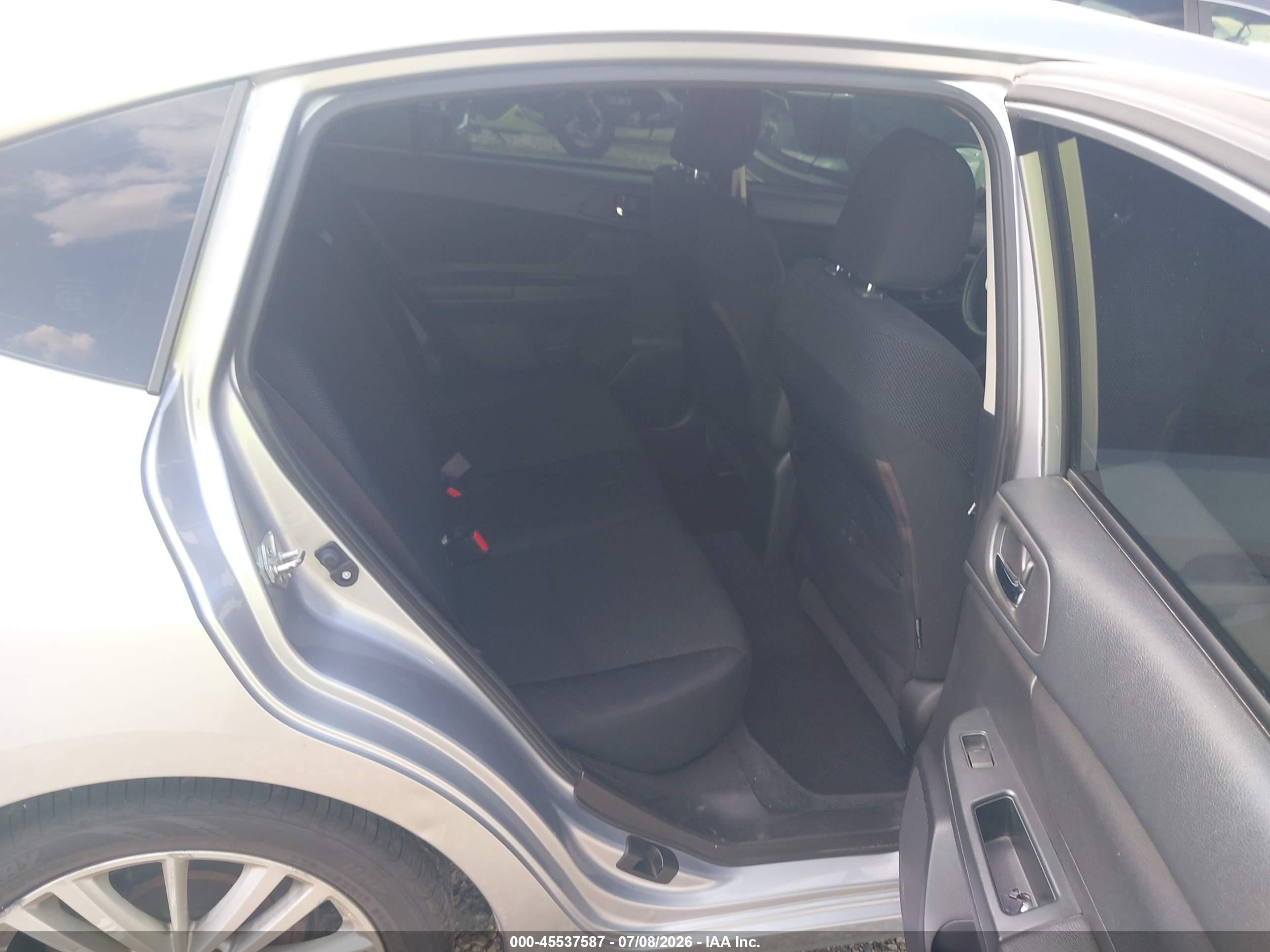 2012 Subaru Impreza 2.0i Premium Silver vin: JF1GPAD62CH201957