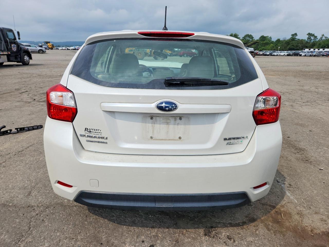2012 Subaru Impreza Premium White vin: JF1GPAD63CH217133