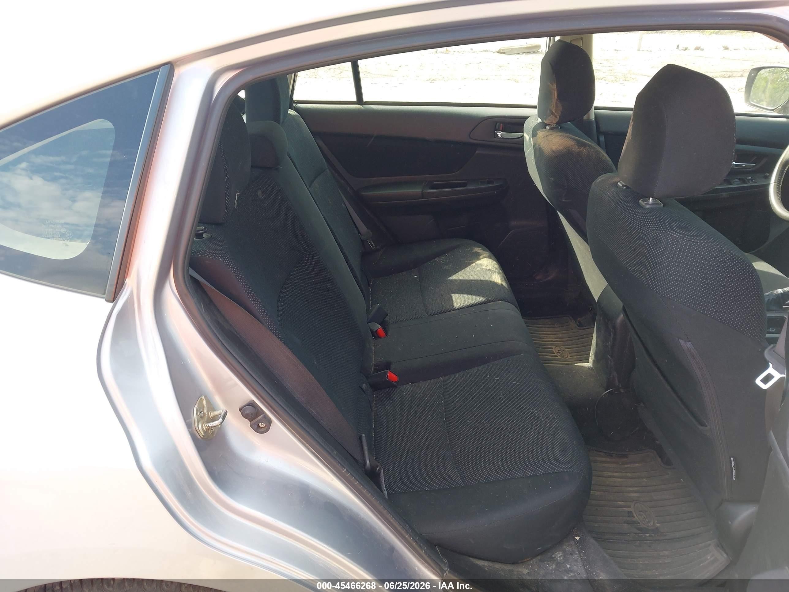 2014 Subaru Impreza 2.0i Premium Silver vin: JF1GPAD67E8275619
