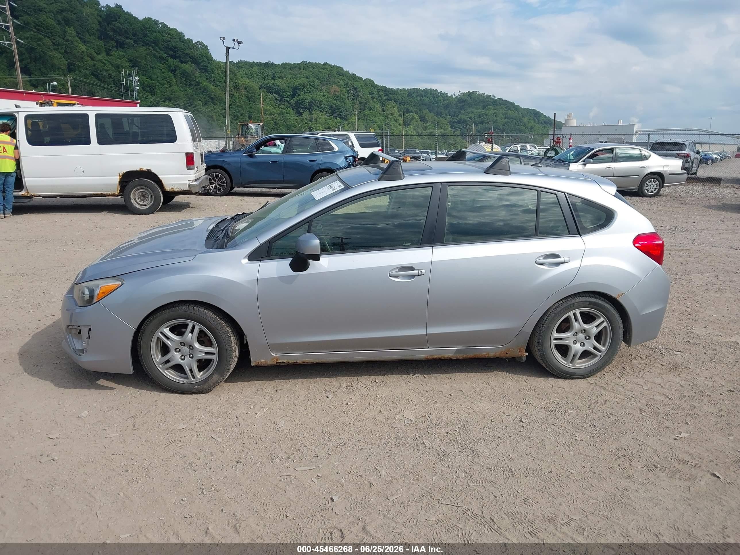 2014 Subaru Impreza 2.0i Premium Silver vin: JF1GPAD67E8275619
