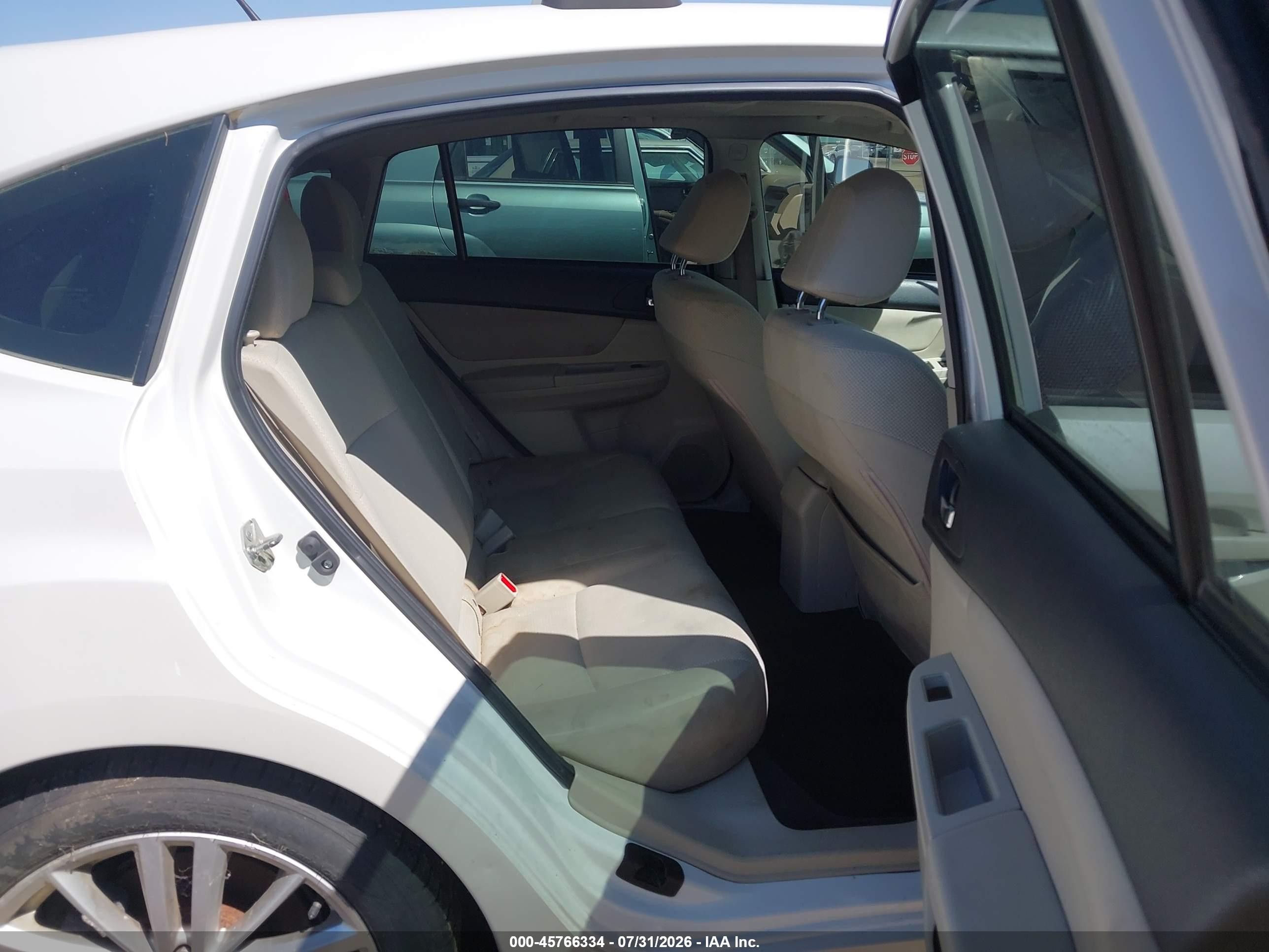 2013 Subaru Impreza 2.0i Premium White vin: JF1GPAD68D2867791