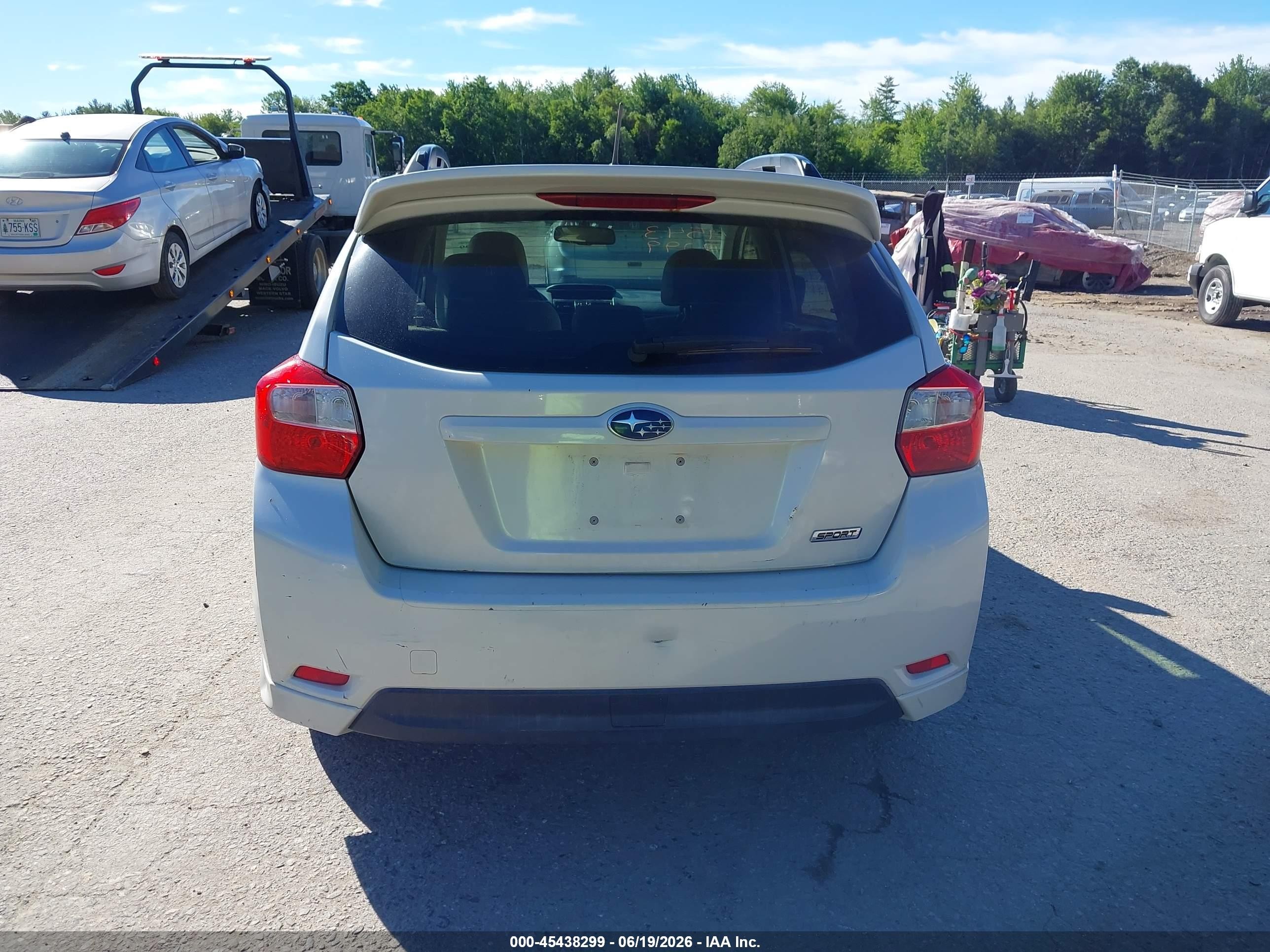 2012 Subaru Impreza 2.0i Sport Premium White vin: JF1GPAL65CH236803