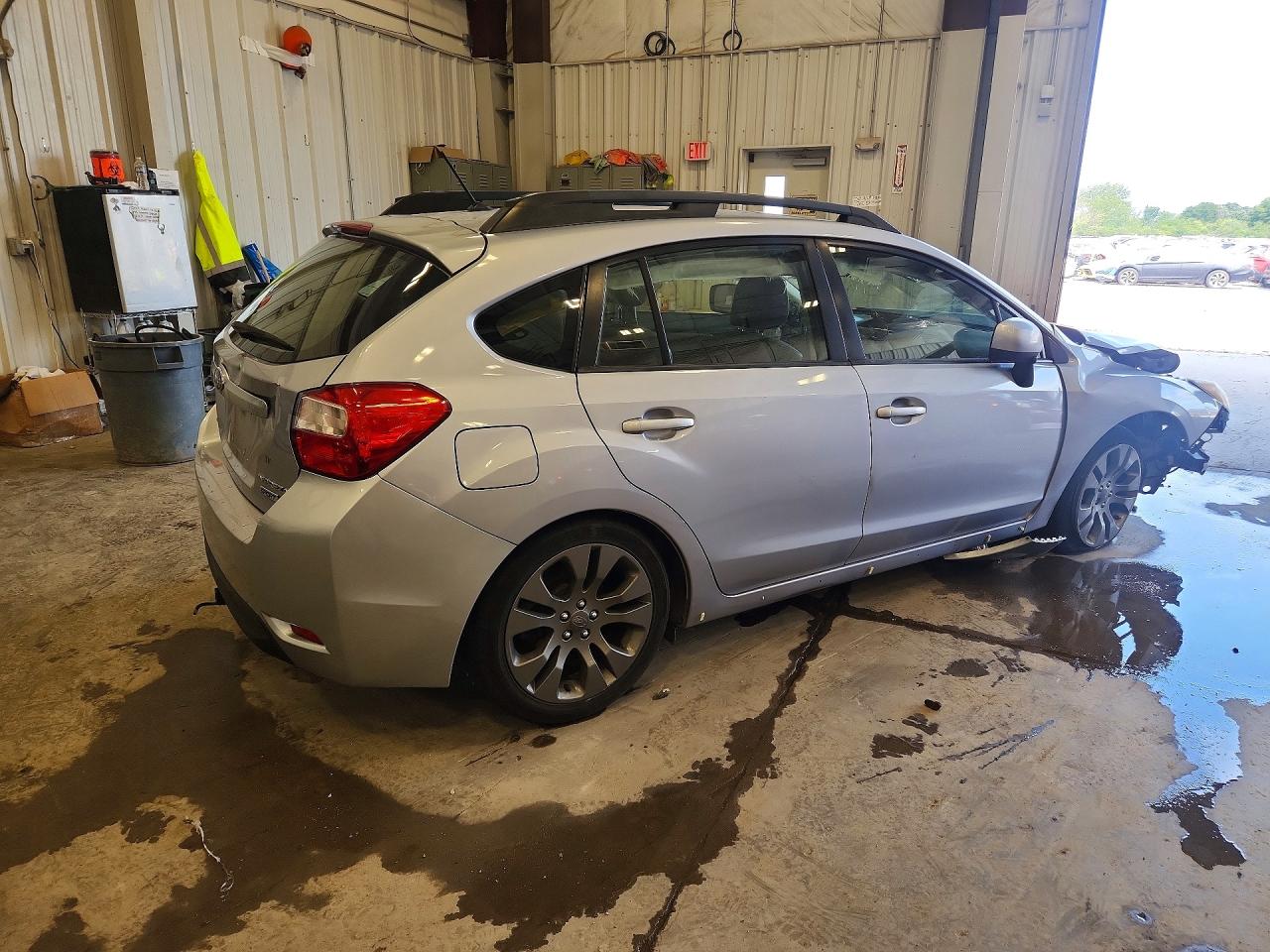 2014 Subaru Impreza Sport Limited Серебряный vin: JF1GPAS68E8296000