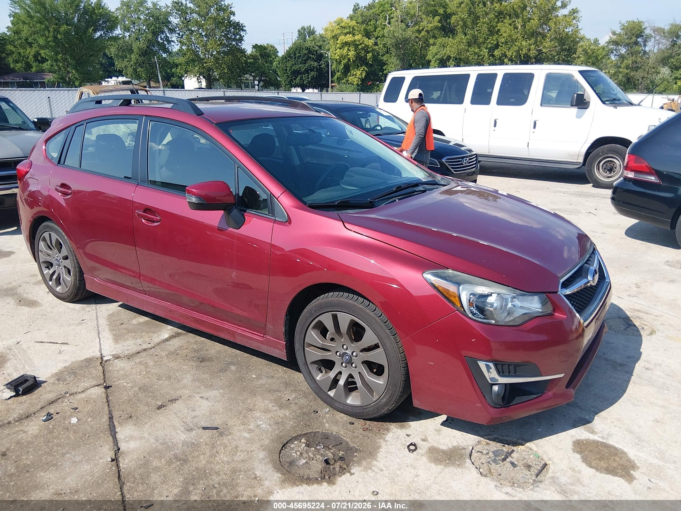 2015 Subaru Impreza 2.0i Sport Premium Burgundy vin: JF1GPAT65F8274794