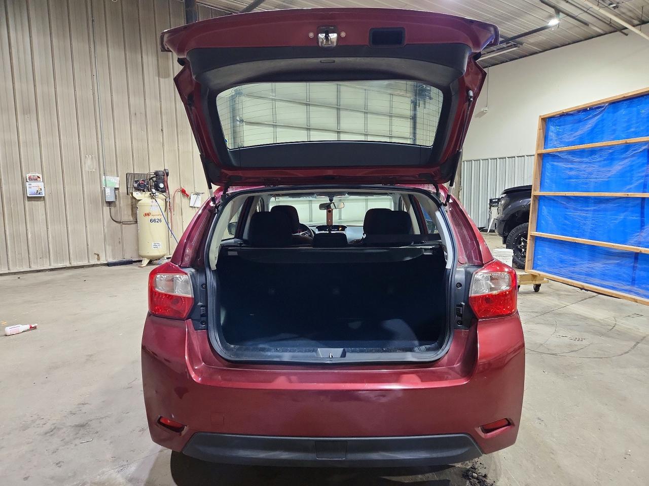 2015 Subaru Impreza Sport Burgundy vin: JF1GPAU68FH234479