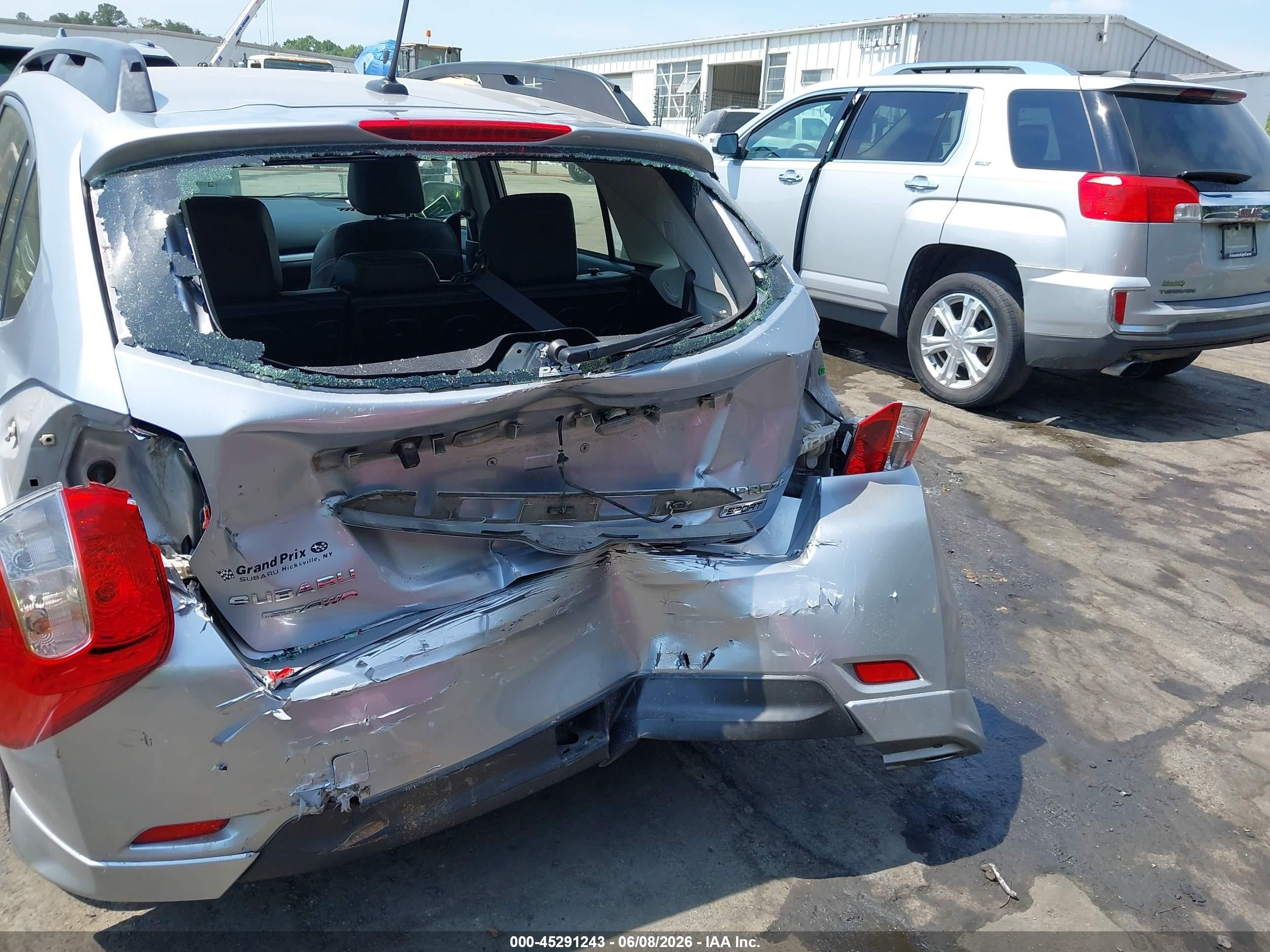 2015 Subaru Impreza 2.0i Sport Limited Silver vin: JF1GPAW60F8232660
