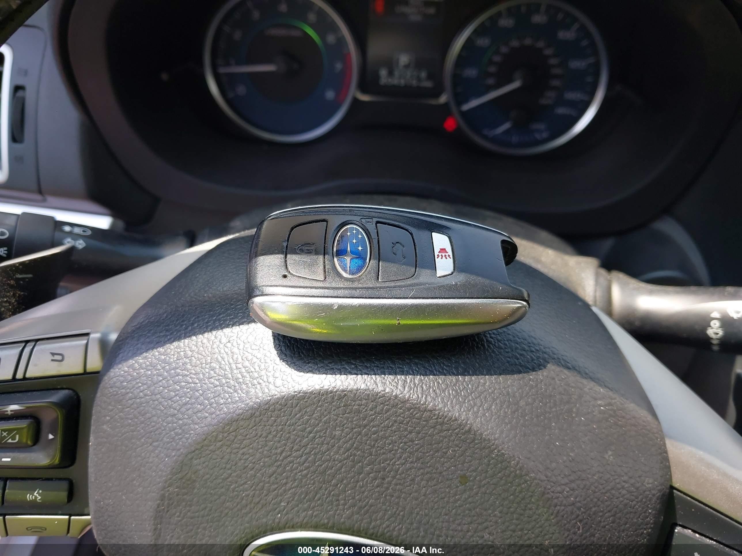 2015 Subaru Impreza 2.0i Sport Limited Silver vin: JF1GPAW60F8232660