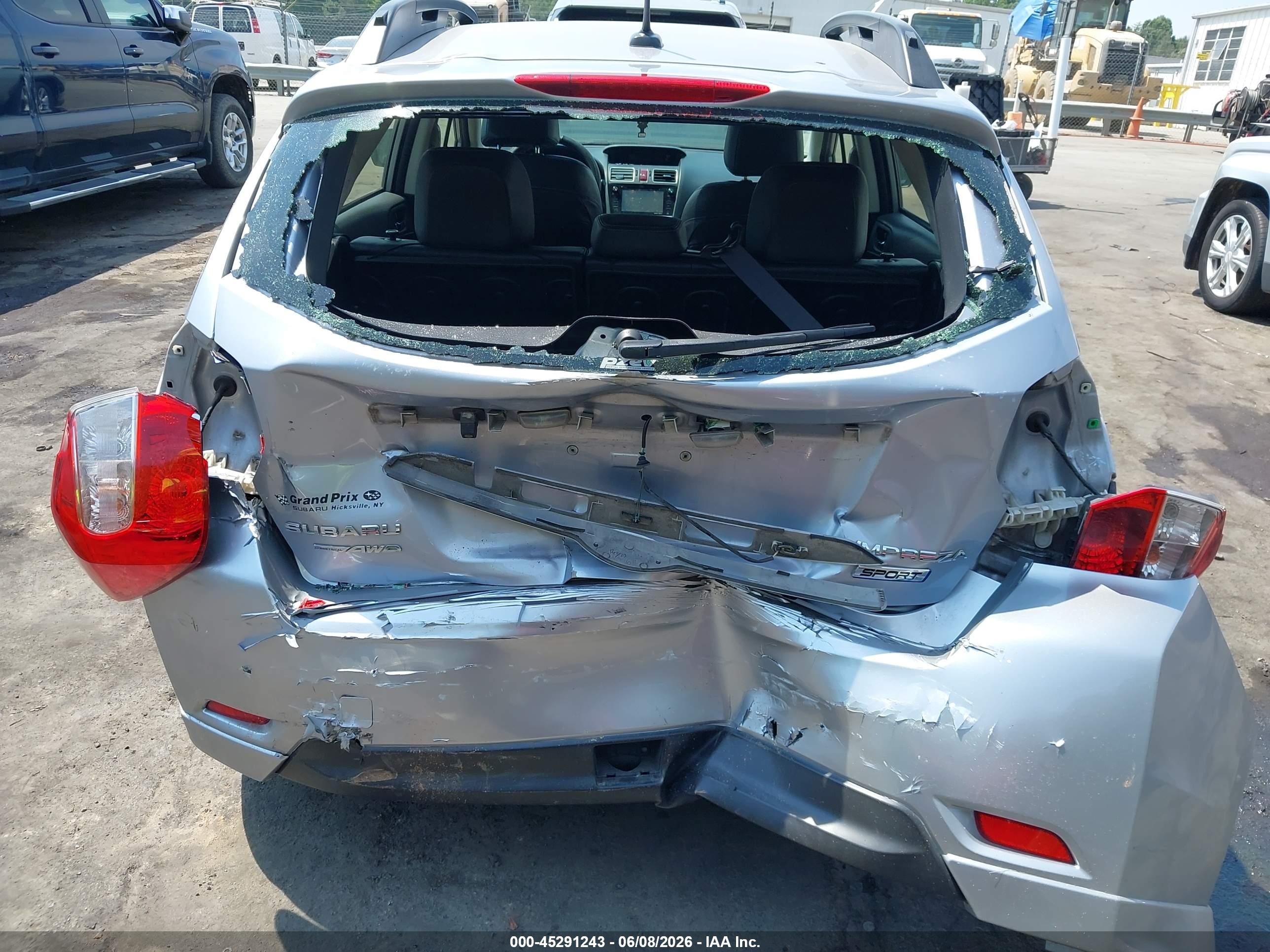 2015 Subaru Impreza 2.0i Sport Limited Silver vin: JF1GPAW60F8232660