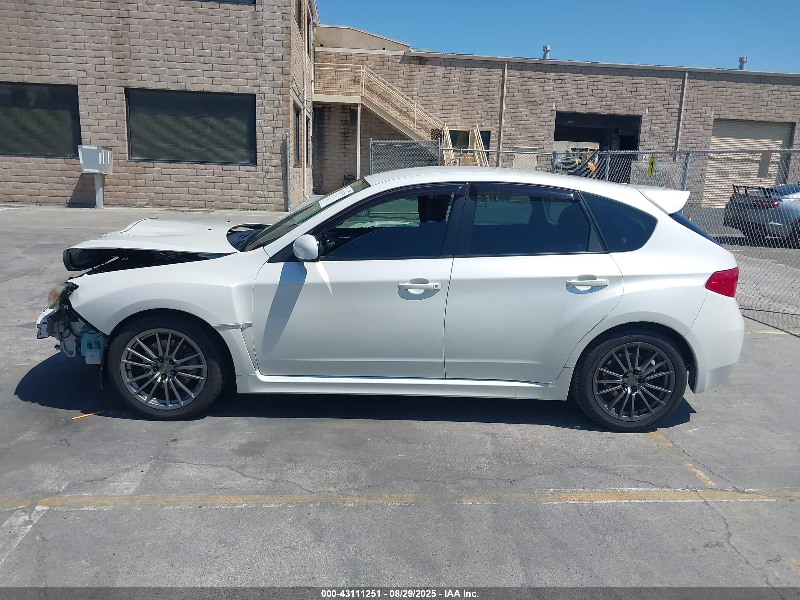 2014 Subaru Impreza Wrx   Белый vin: JF1GR7E63EG242957