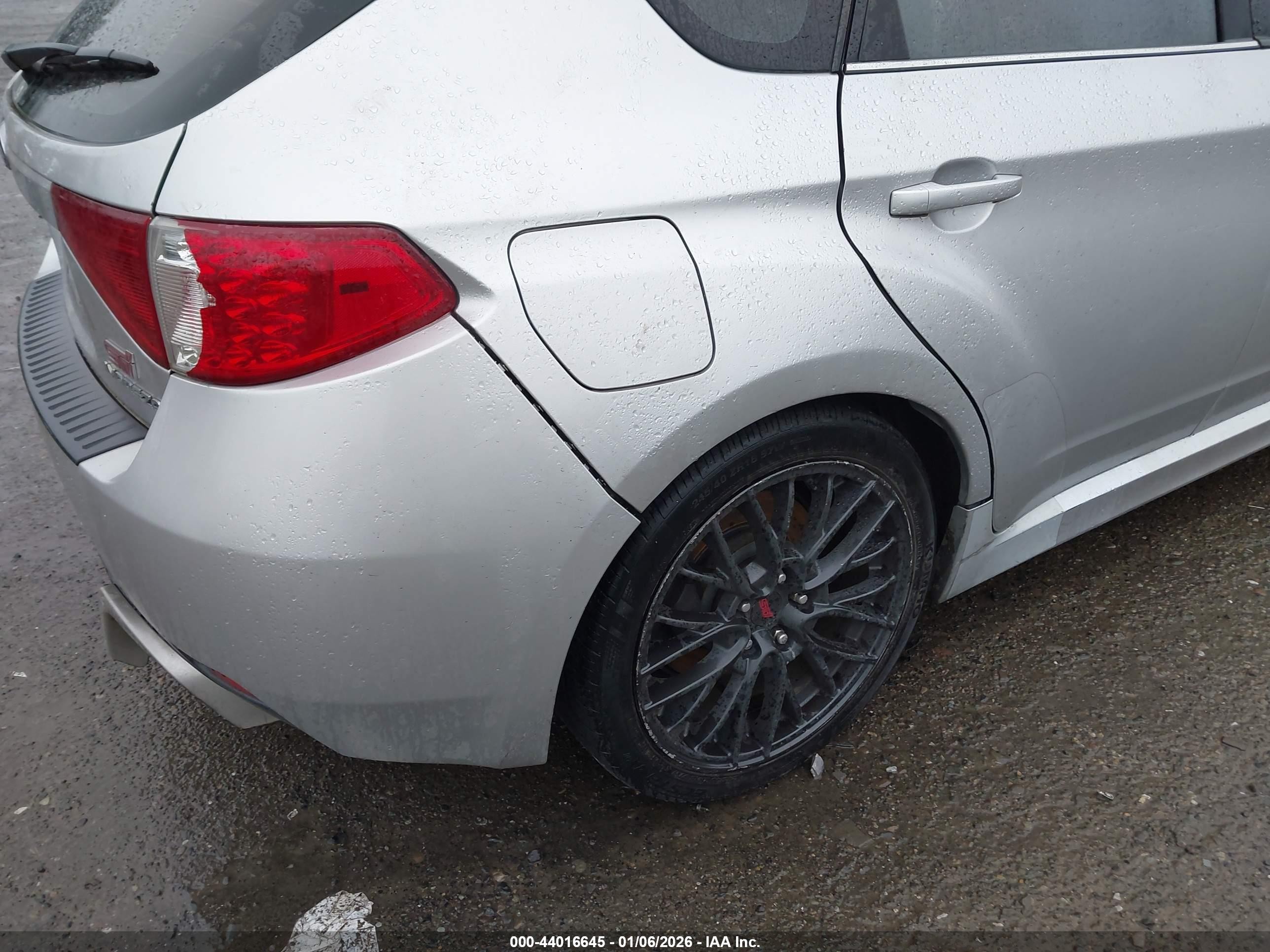 2010 Subaru Impreza Wrx Sti   Silver vin: JF1GR8H68AL801051