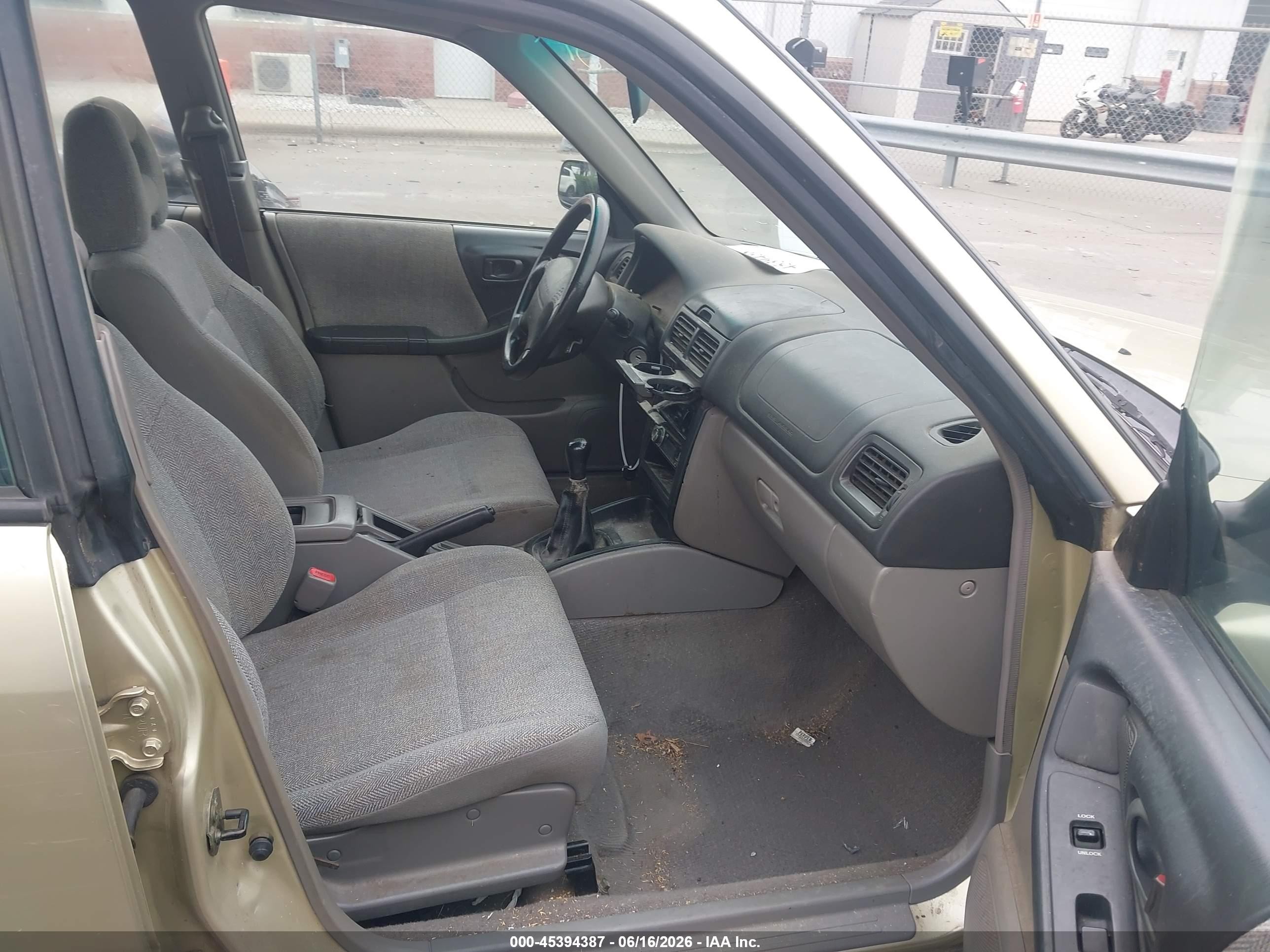 2001 Subaru Forester L Beige vin: JF1SF63501G750532