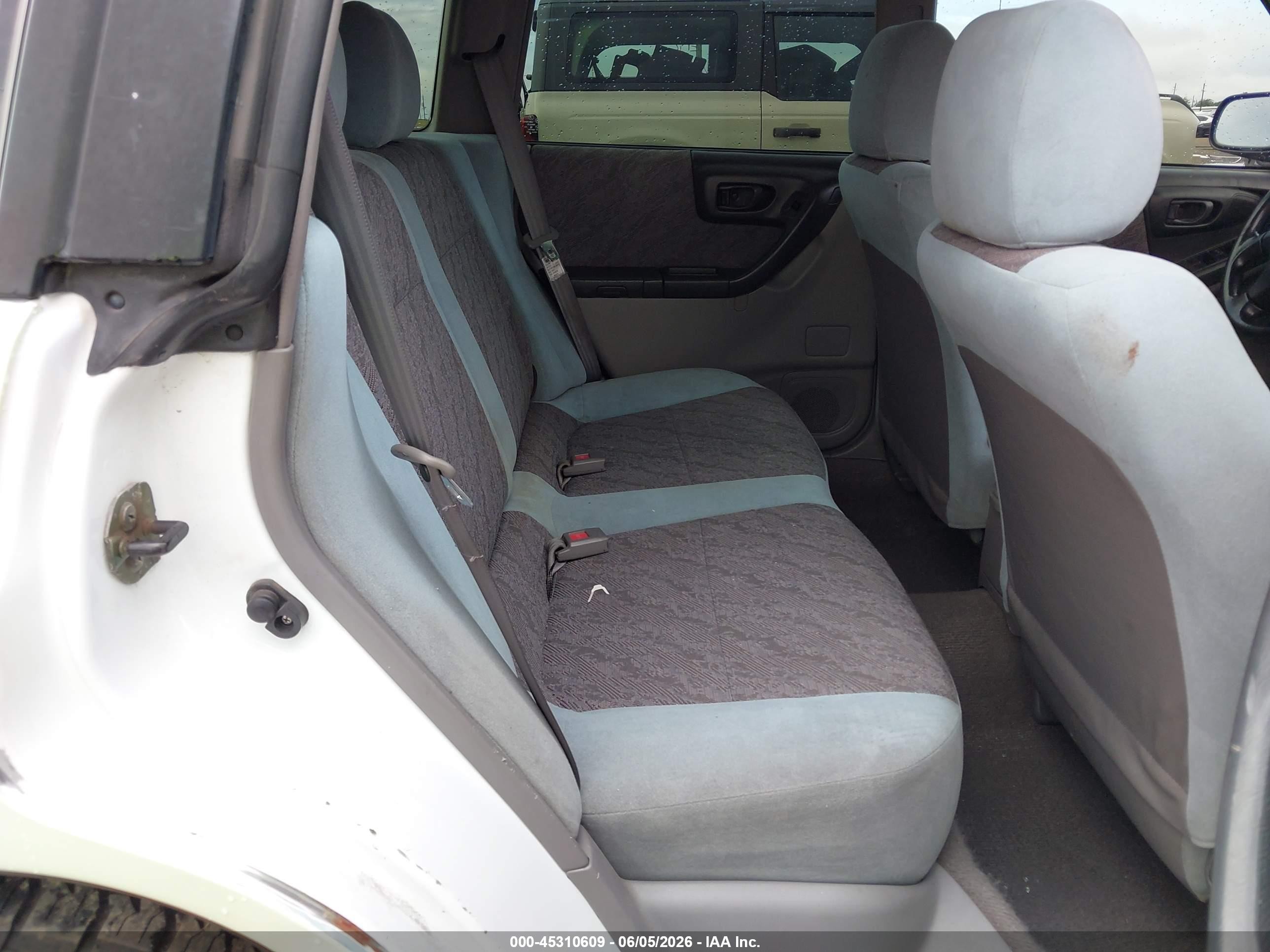 2000 Subaru Forester L Зеленый vin: JF1SF6350YH730768