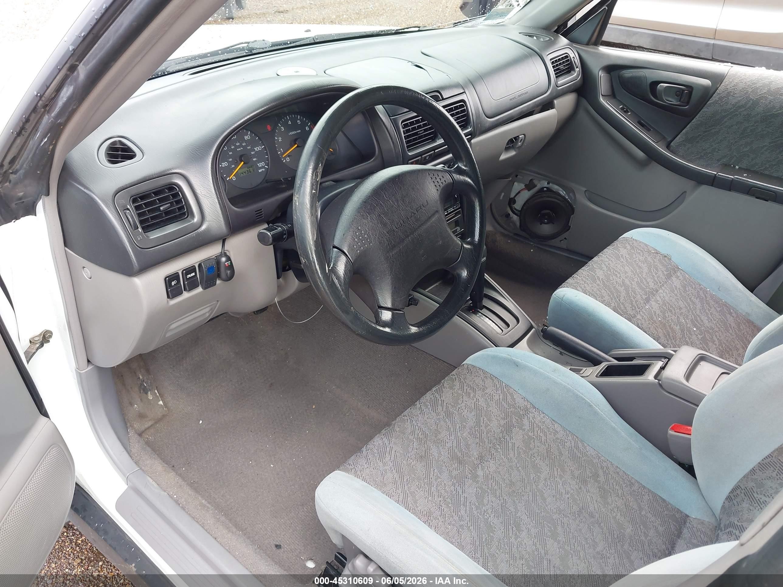 2000 Subaru Forester L Зеленый vin: JF1SF6350YH730768