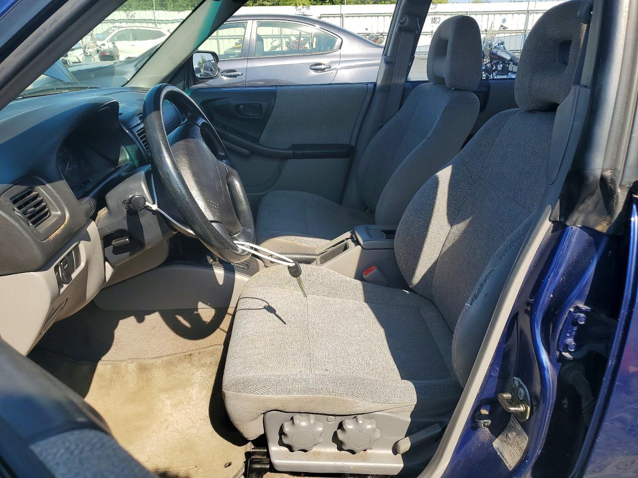 2001 Subaru Forester L Blue vin: JF1SF63511H705884