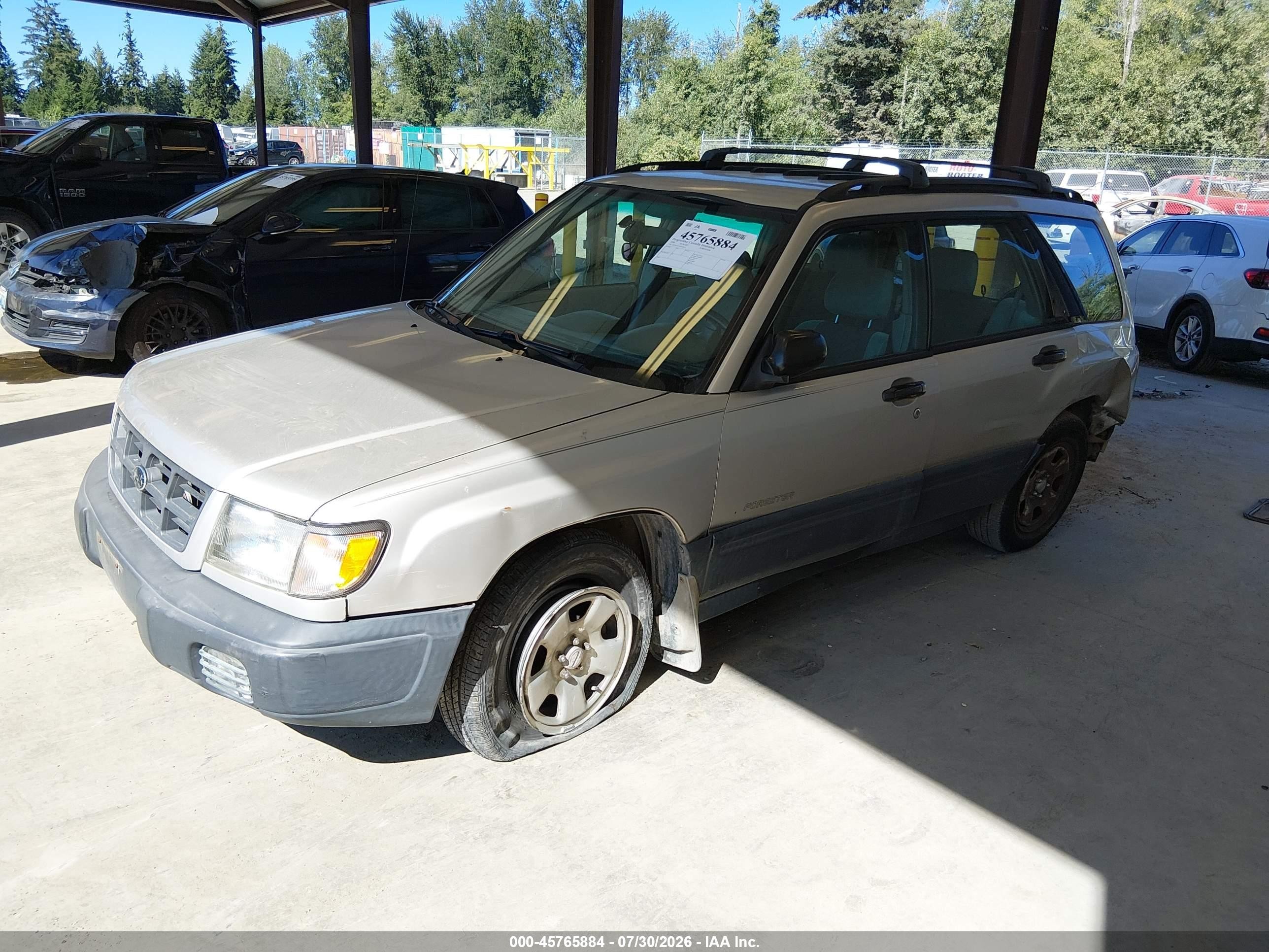 2000 Subaru Forester L Beige vin: JF1SF6354YH722611