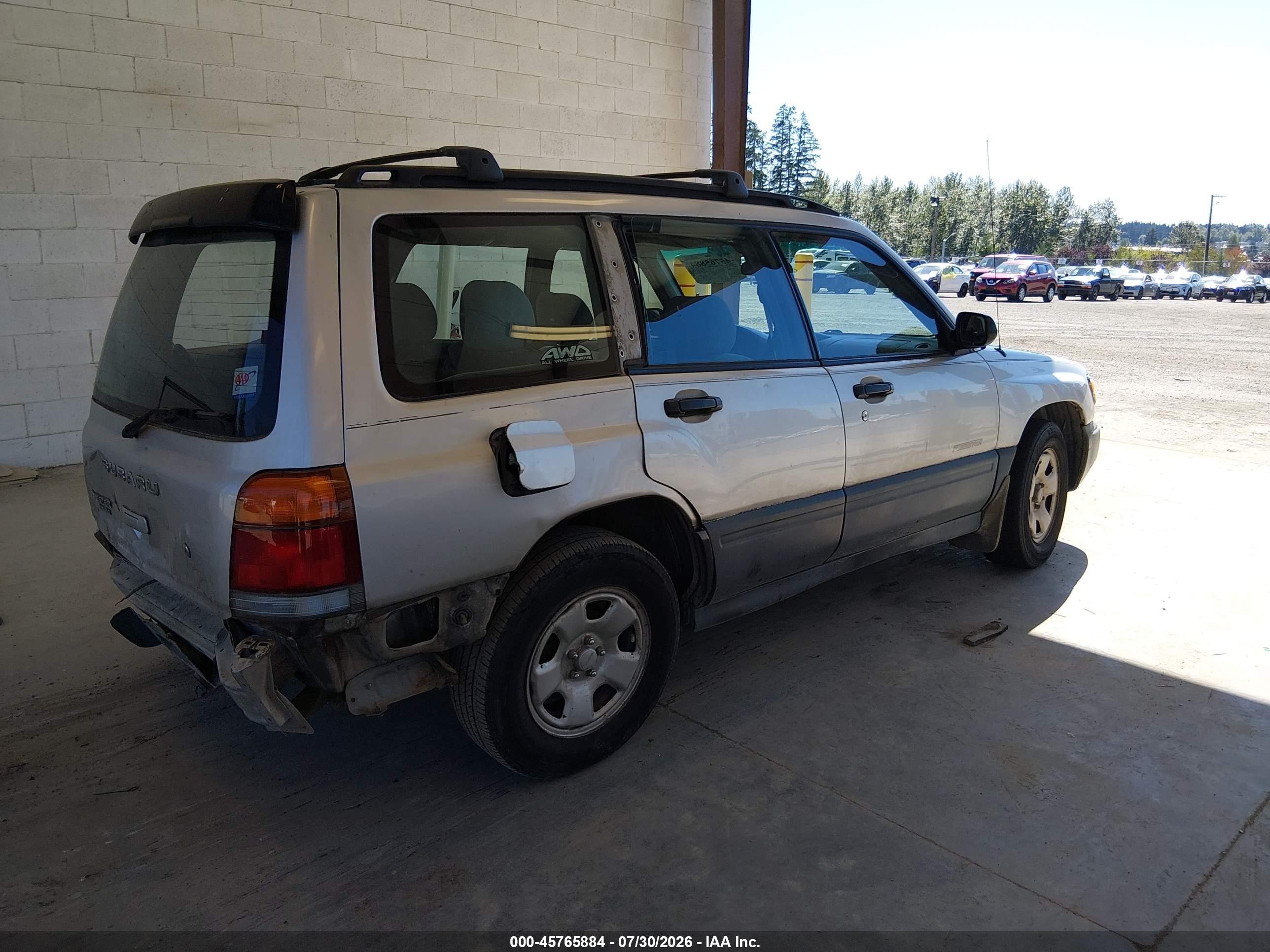 2000 Subaru Forester L Beige vin: JF1SF6354YH722611