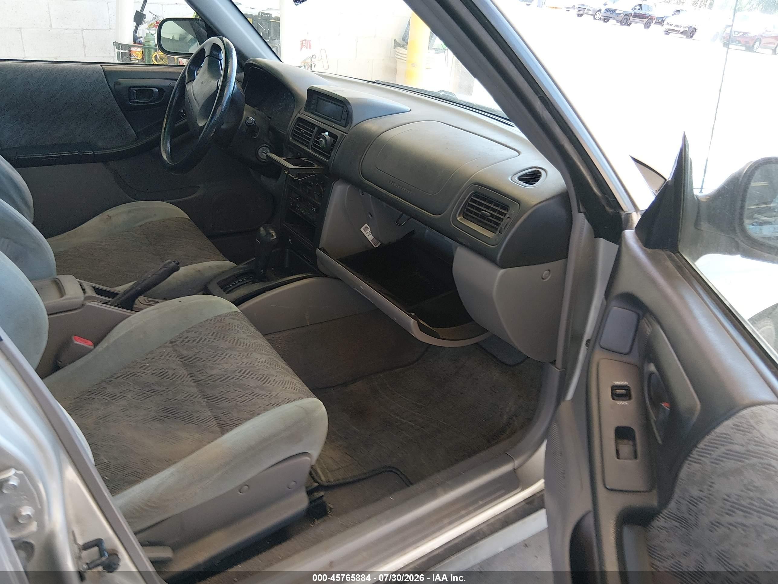 2000 Subaru Forester L Beige vin: JF1SF6354YH722611