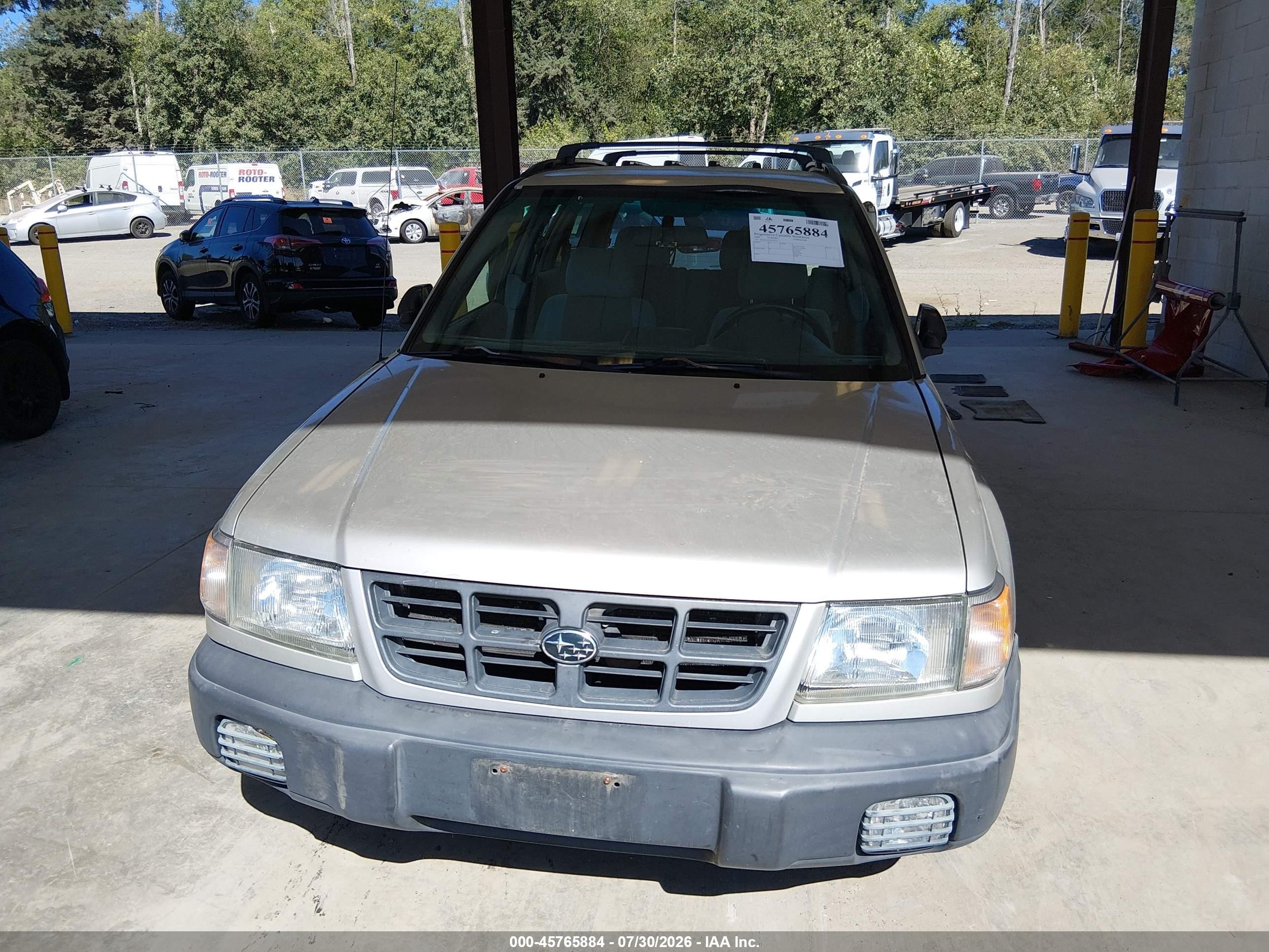 2000 Subaru Forester L Beige vin: JF1SF6354YH722611