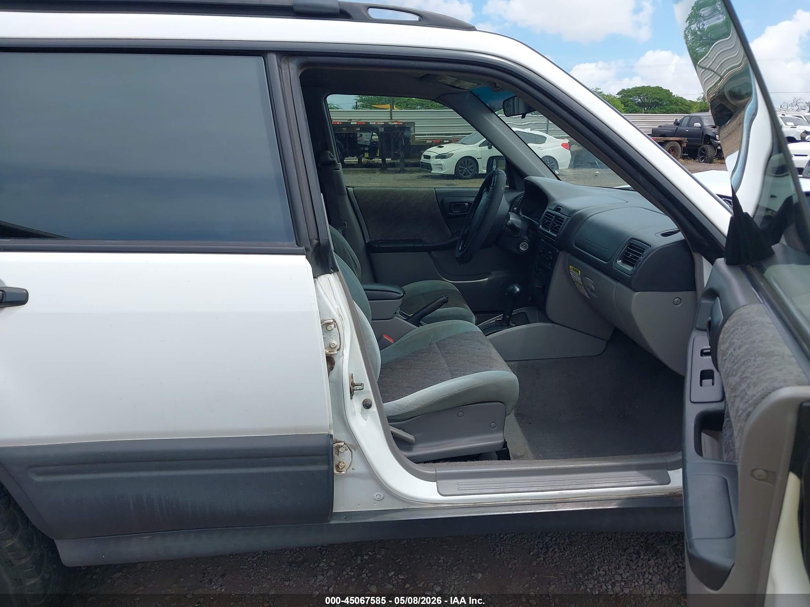 2000 Subaru Forester L White vin: JF1SF6354YH726190