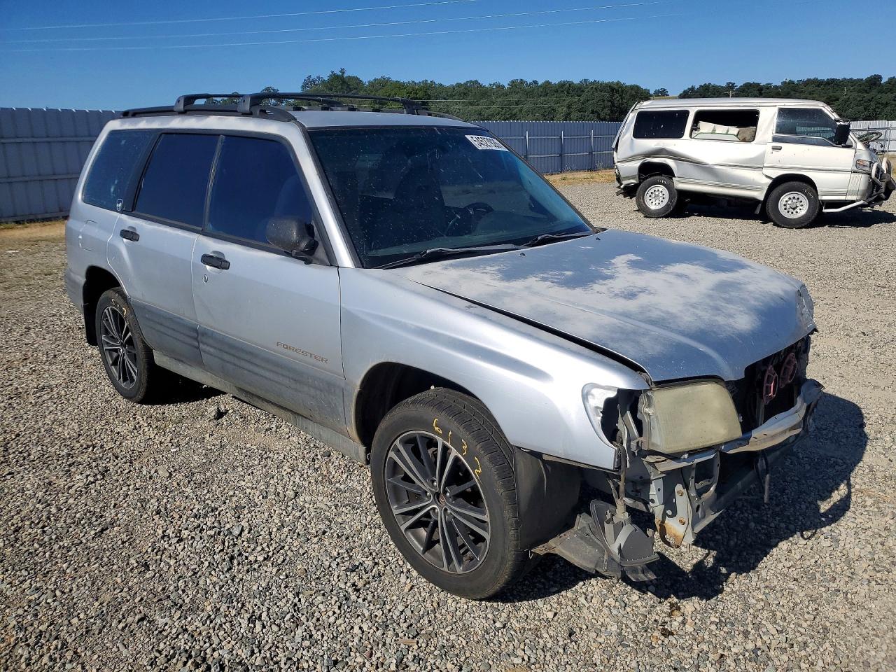 2002 Subaru Forester L Серебряный vin: JF1SF63552G731010