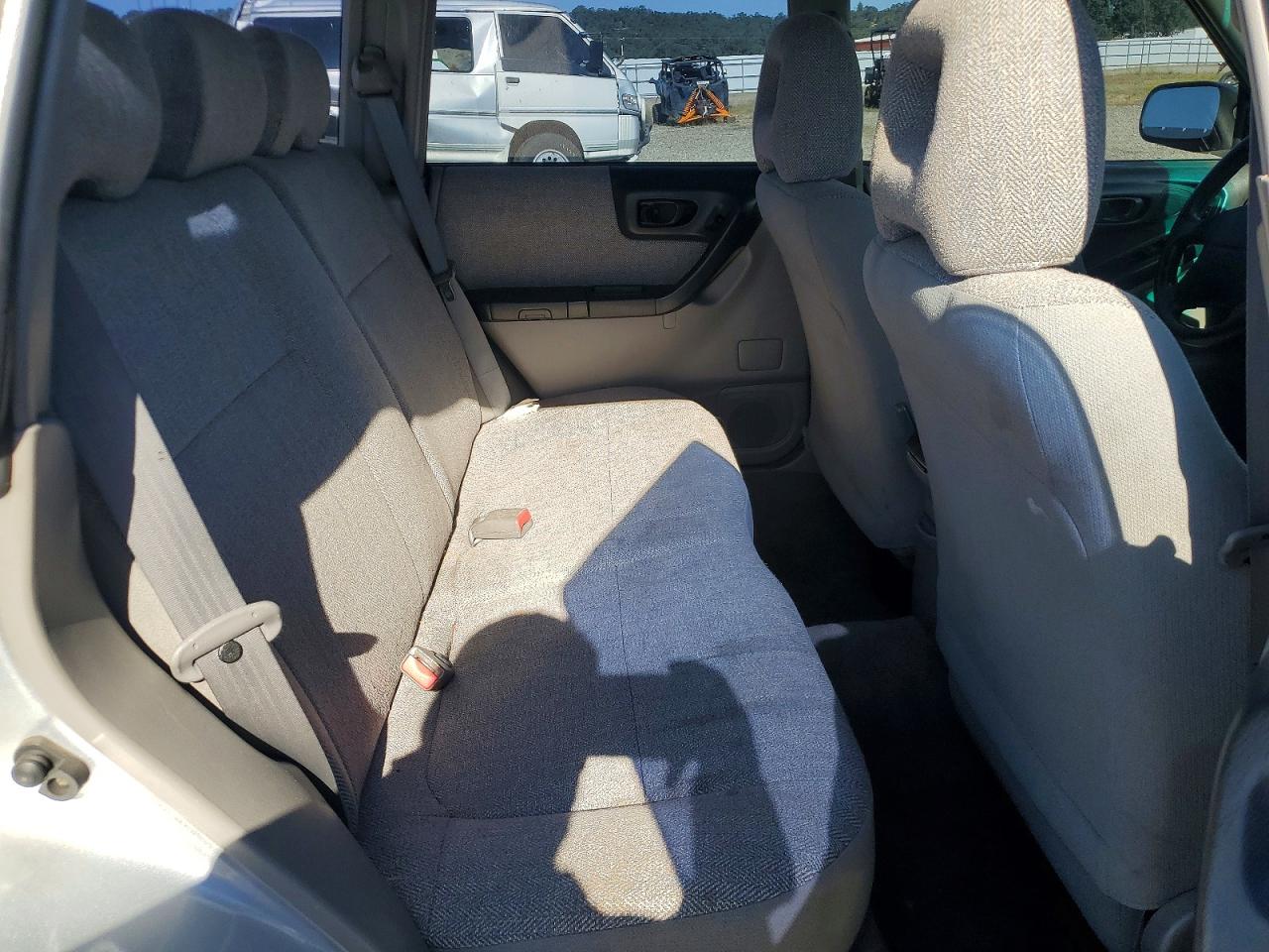 2002 Subaru Forester L Серебряный vin: JF1SF63552G731010