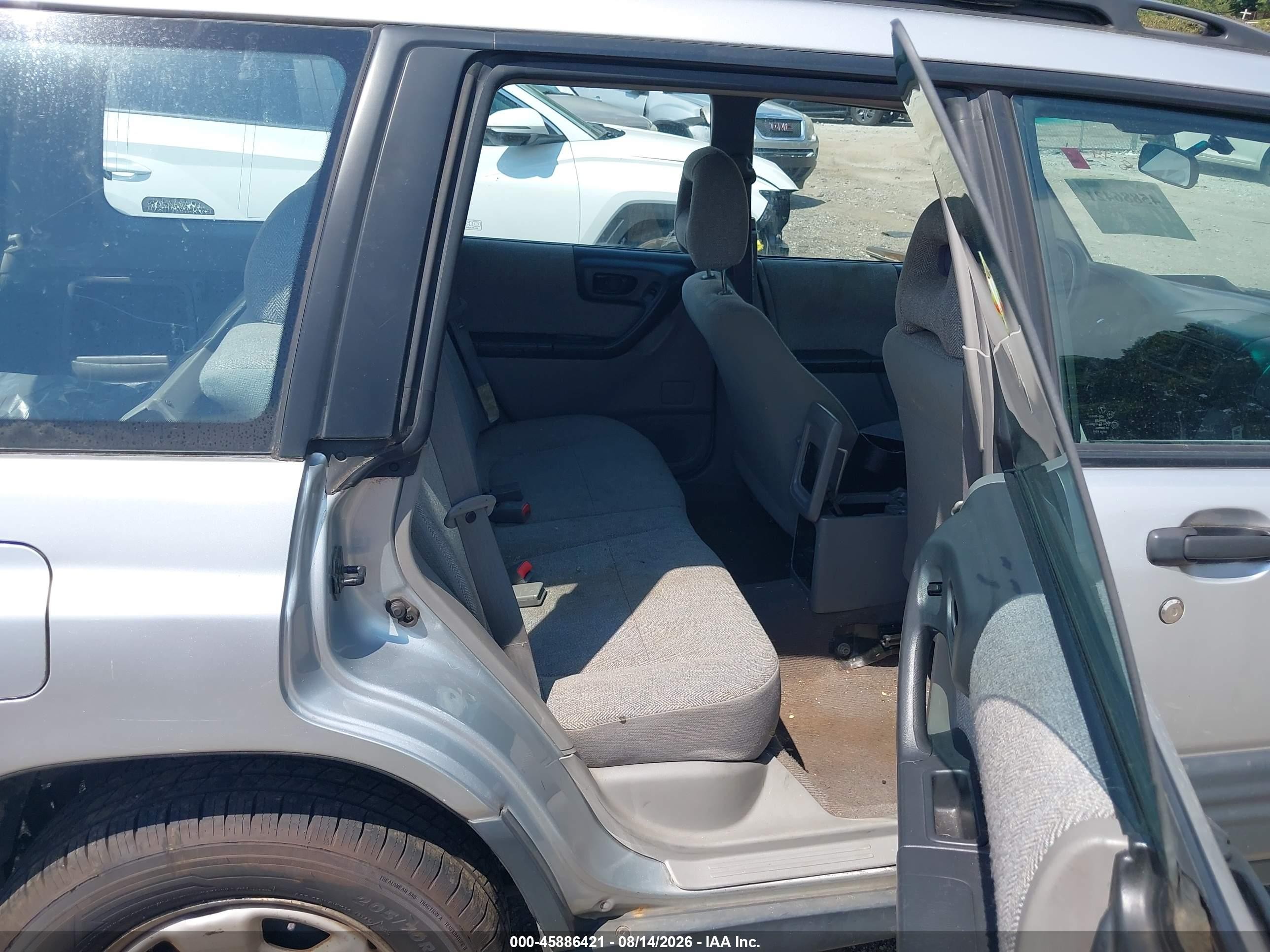 2002 Subaru Forester L Silver vin: JF1SF63552H718266
