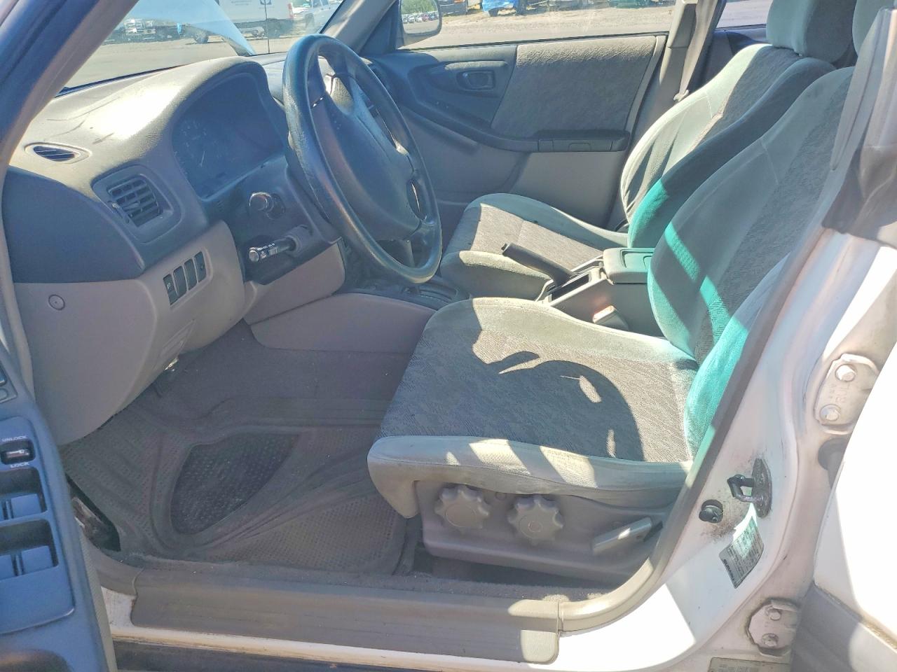 1999 Subaru Forester L White vin: JF1SF6355XH718548