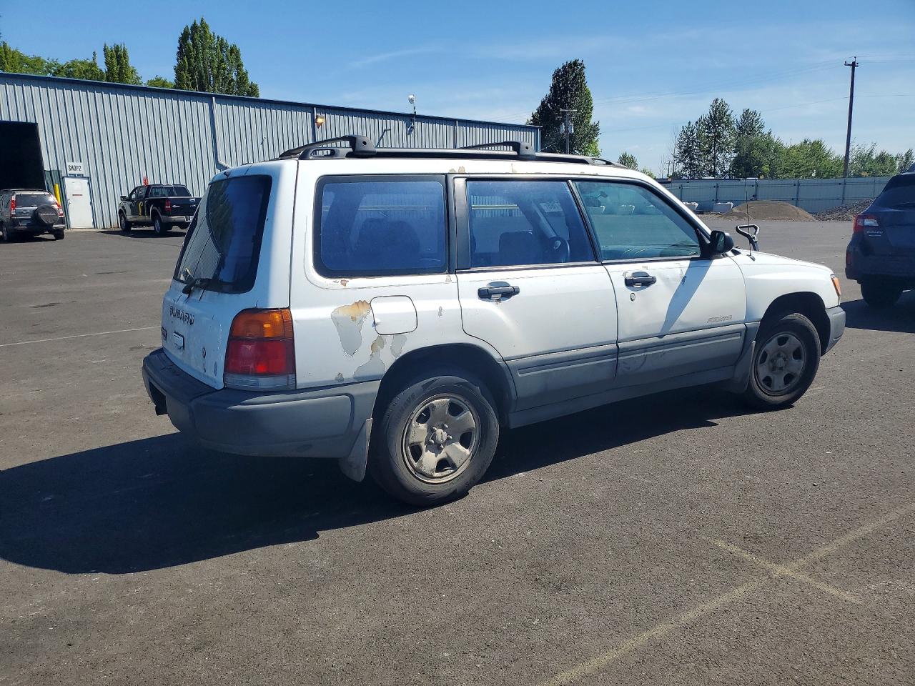 1999 Subaru Forester L White vin: JF1SF6355XH718548
