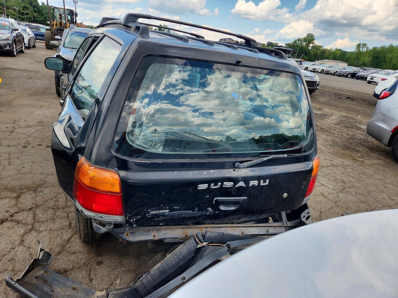 1998 Subaru Forester L Black vin: JF1SF6356WH772973