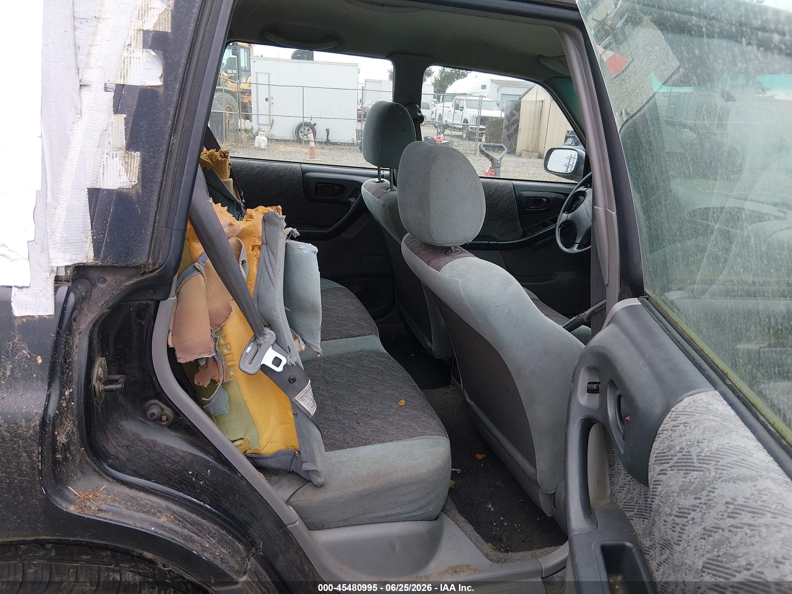 1999 Subaru Forester L Black vin: JF1SF6356XG741021